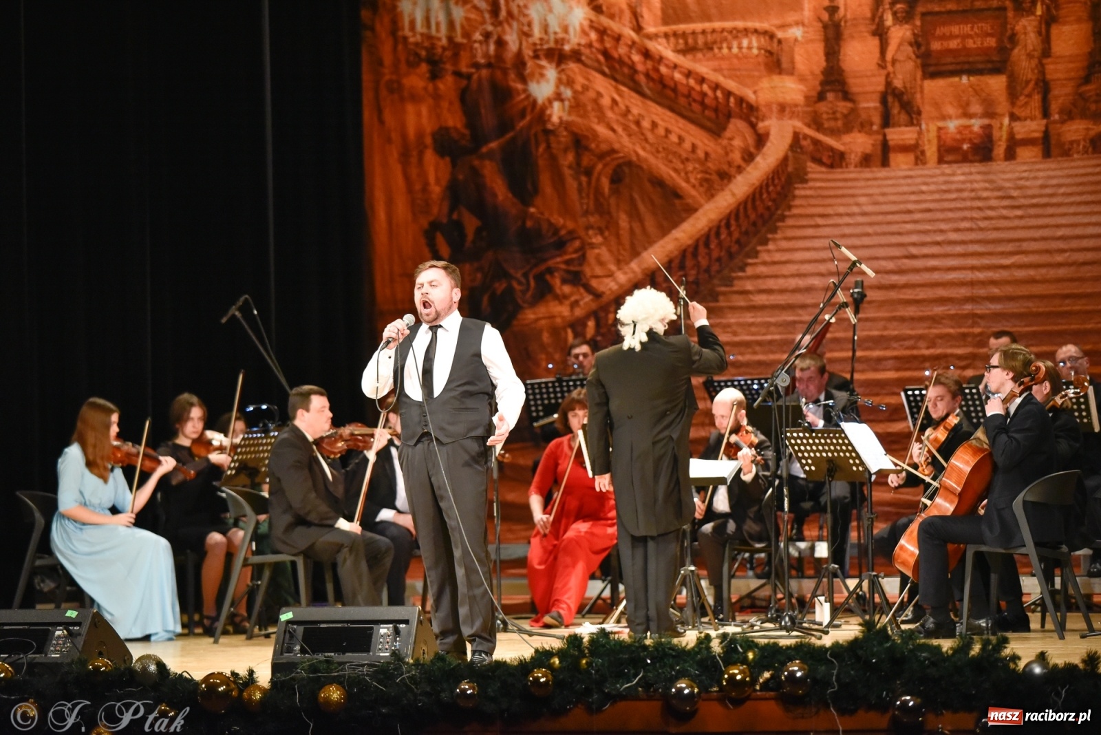 Zdjęcie w galerii na portalu naszraciborz.pl: Johann Strauss Show. RCK w karnawałowym klimacie wiadomości z regionu