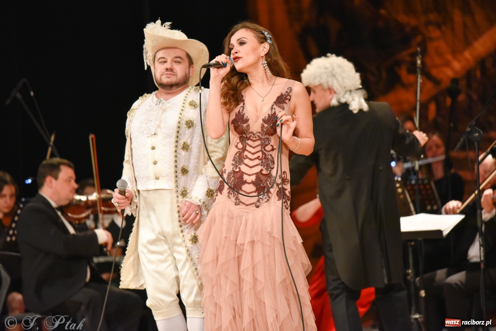 Zdjęcie w galerii na portalu naszraciborz.pl: Johann Strauss Show. RCK w karnawałowym klimacie wiadomości z regionu