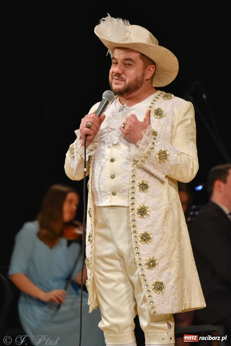 Zdjęcie w galerii na portalu naszraciborz.pl: Johann Strauss Show. RCK w karnawałowym klimacie wiadomości z regionu
