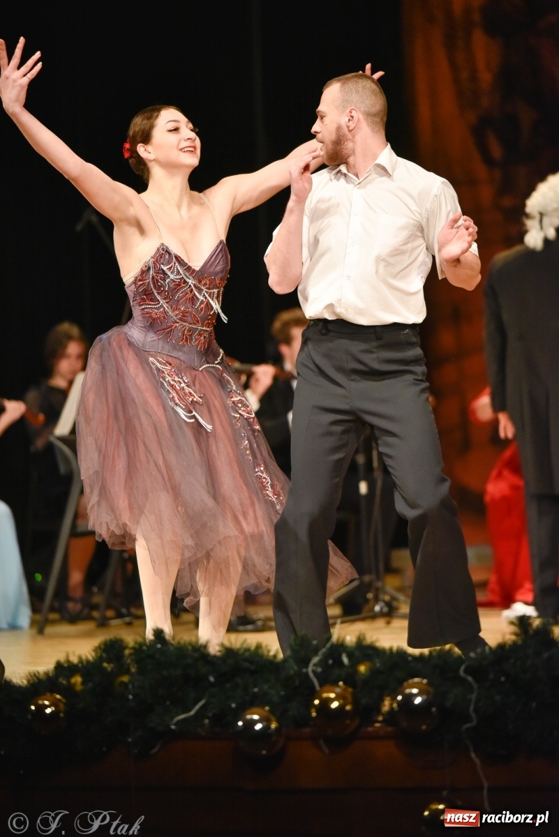 Zdjęcie w galerii na portalu naszraciborz.pl: Johann Strauss Show. RCK w karnawałowym klimacie wiadomości z regionu