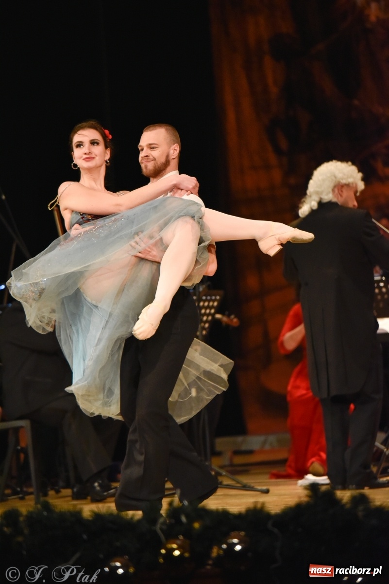 Zdjęcie w galerii na portalu naszraciborz.pl: Johann Strauss Show. RCK w karnawałowym klimacie wiadomości z regionu
