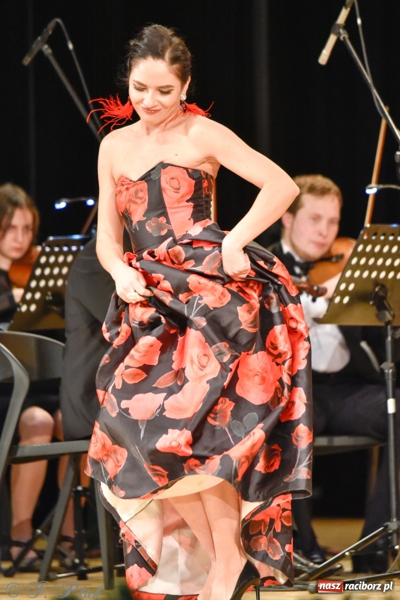 Zdjęcie w galerii na portalu naszraciborz.pl: Johann Strauss Show. RCK w karnawałowym klimacie wiadomości z regionu