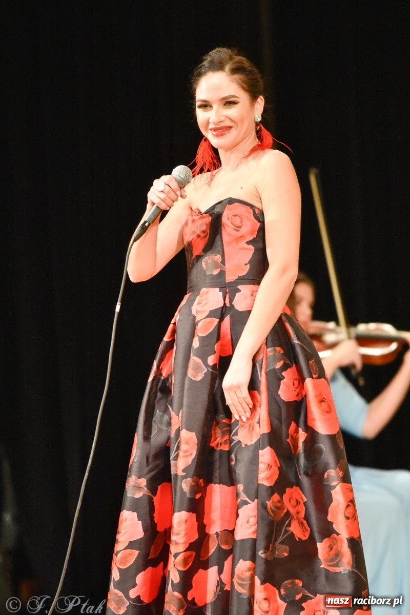 Zdjęcie w galerii na portalu naszraciborz.pl: Johann Strauss Show. RCK w karnawałowym klimacie wiadomości z regionu