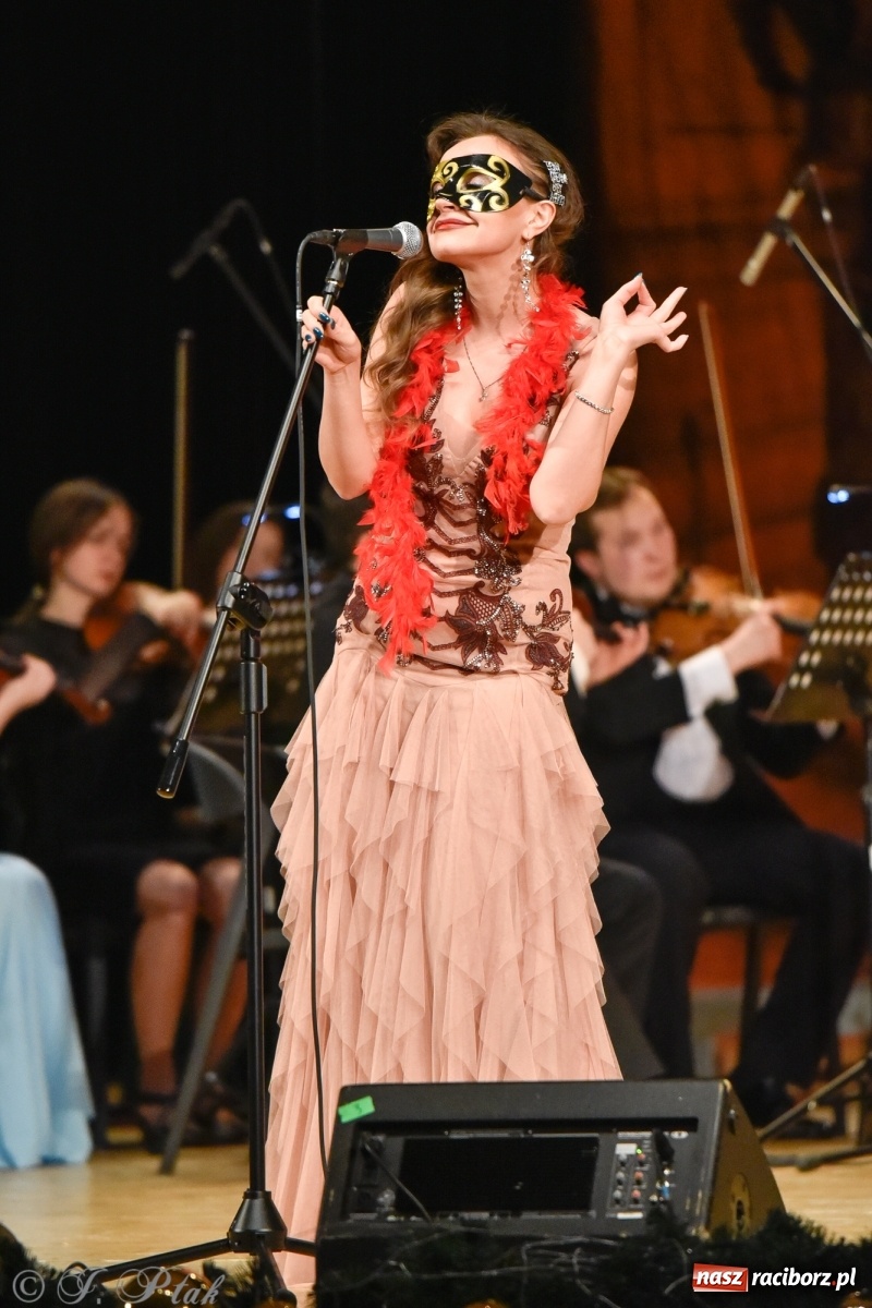 Zdjęcie w galerii na portalu naszraciborz.pl: Johann Strauss Show. RCK w karnawałowym klimacie wiadomości z regionu