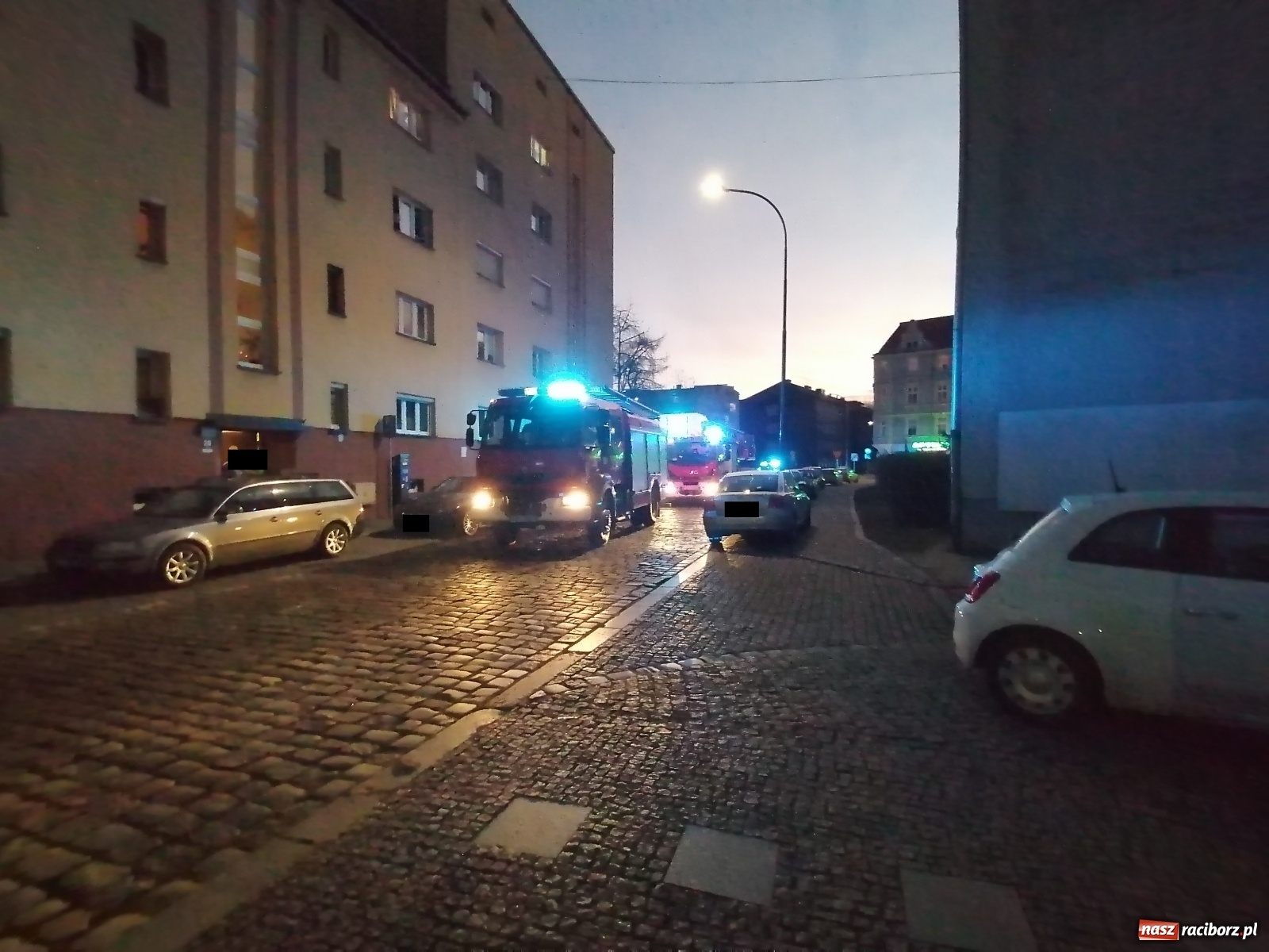 Zdjęcie w galerii na portalu naszraciborz.pl: Raport 998. Cztery zastępy w akcji na Browarnej. Co było przyczyną? wiadomości z regionu