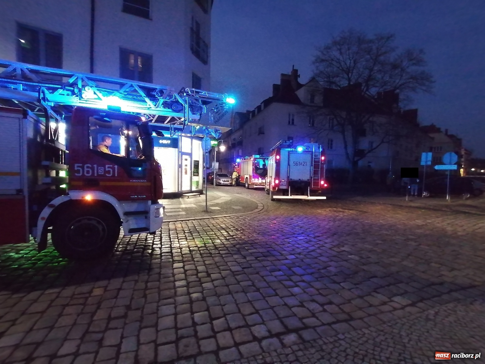 Zdjęcie w galerii na portalu naszraciborz.pl: Raport 998. Cztery zastępy w akcji na Browarnej. Co było przyczyną? wiadomości z regionu