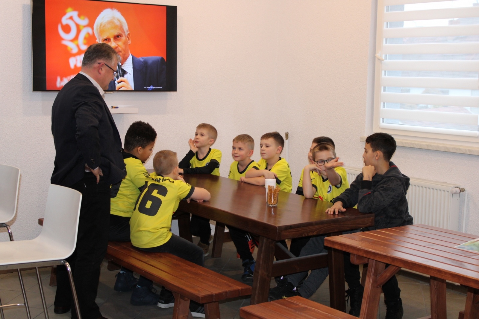 Zdjęcie w galerii na portalu naszraciborz.pl: Michał Listkiewicz gościem w Kolejarzu Chałupki wiadomości z regionu