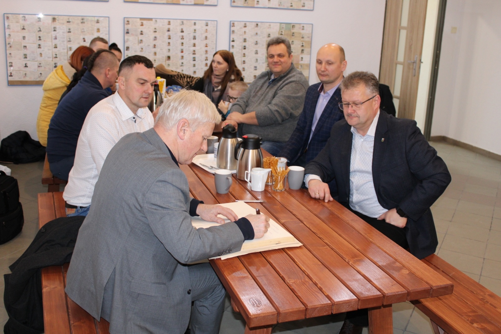 Zdjęcie w galerii na portalu naszraciborz.pl: Michał Listkiewicz gościem w Kolejarzu Chałupki wiadomości z regionu