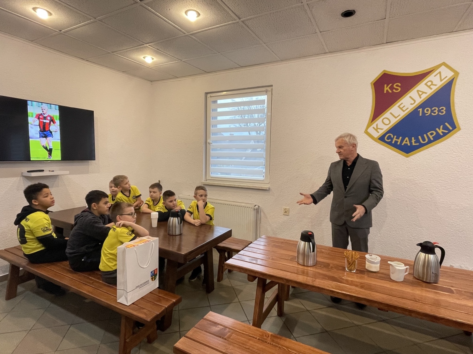 Zdjęcie w galerii na portalu naszraciborz.pl: Michał Listkiewicz gościem w Kolejarzu Chałupki wiadomości z regionu