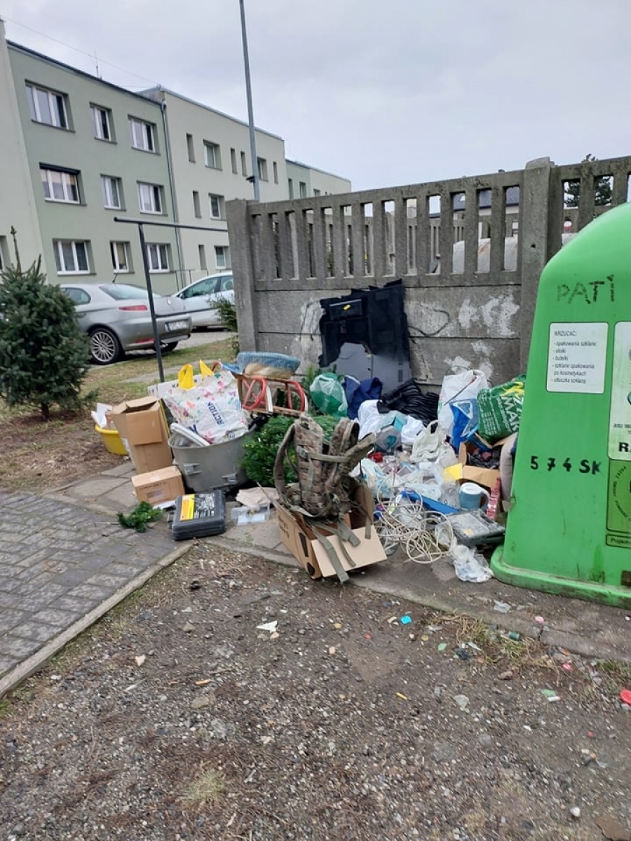 Zdjęcie w galerii na portalu naszraciborz.pl: Góra odpadów na Miechowskiej - list czytelniczki wiadomości z regionu