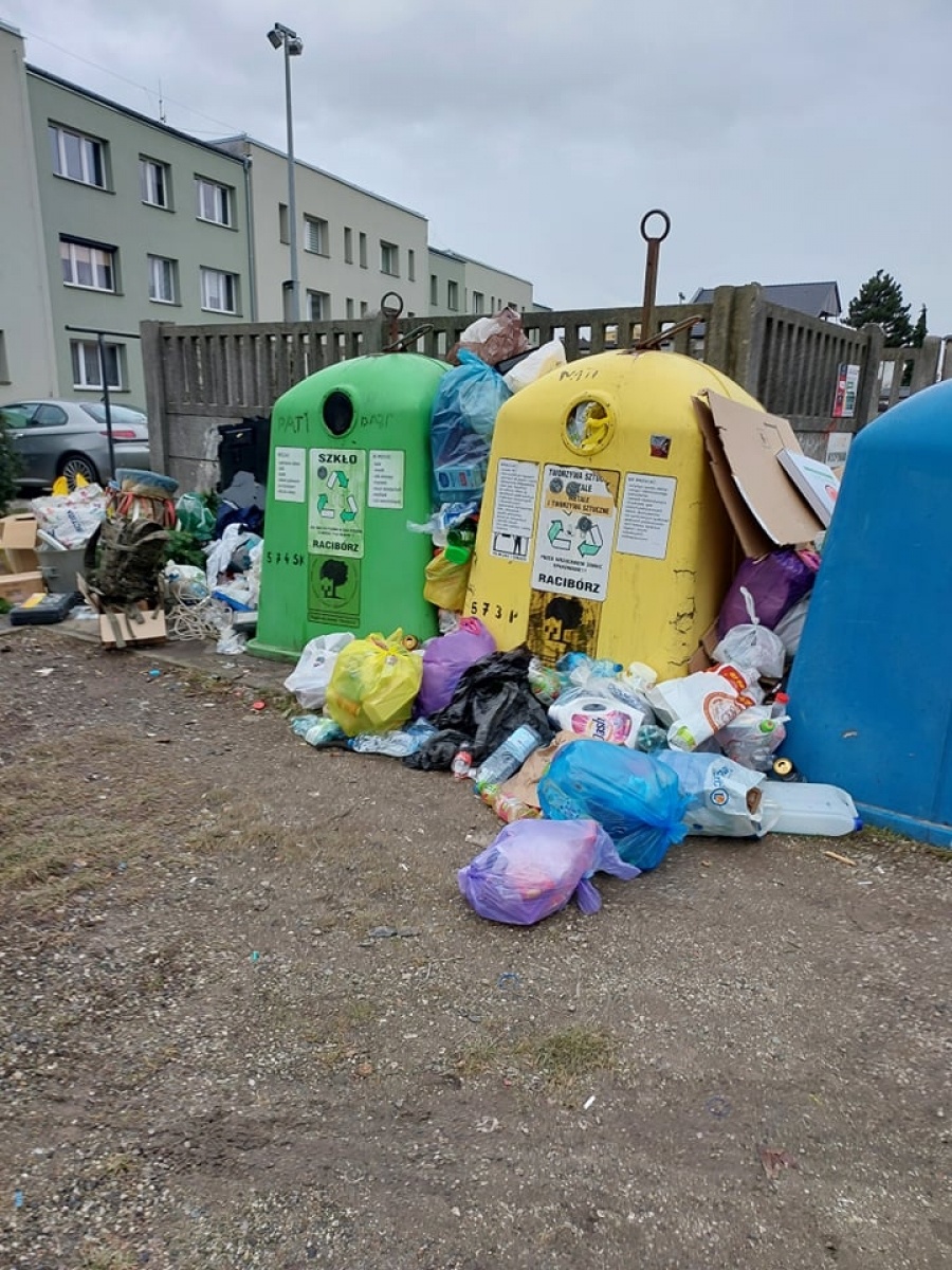 Zdjęcie w galerii na portalu naszraciborz.pl: Góra odpadów na Miechowskiej - list czytelniczki wiadomości z regionu
