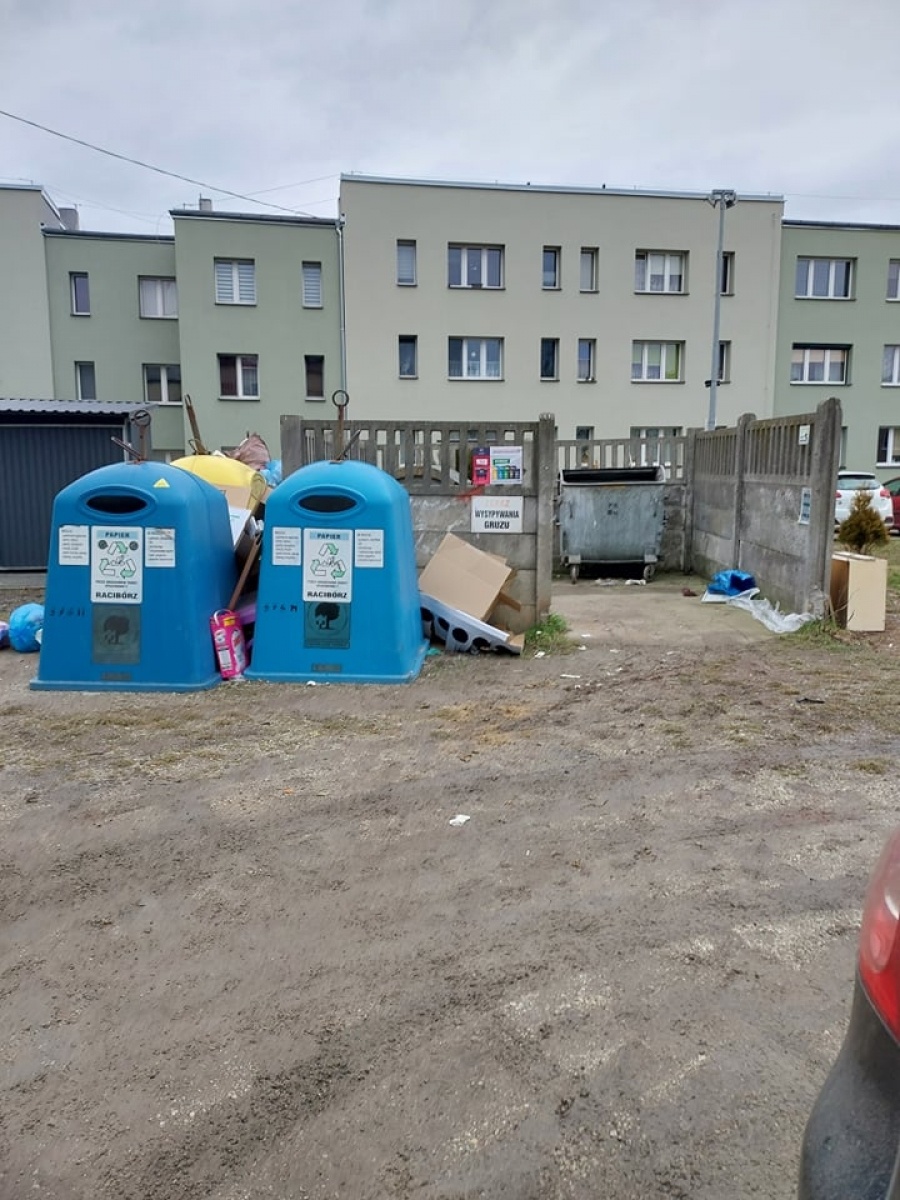 Zdjęcie w galerii na portalu naszraciborz.pl: Góra odpadów na Miechowskiej - list czytelniczki wiadomości z regionu