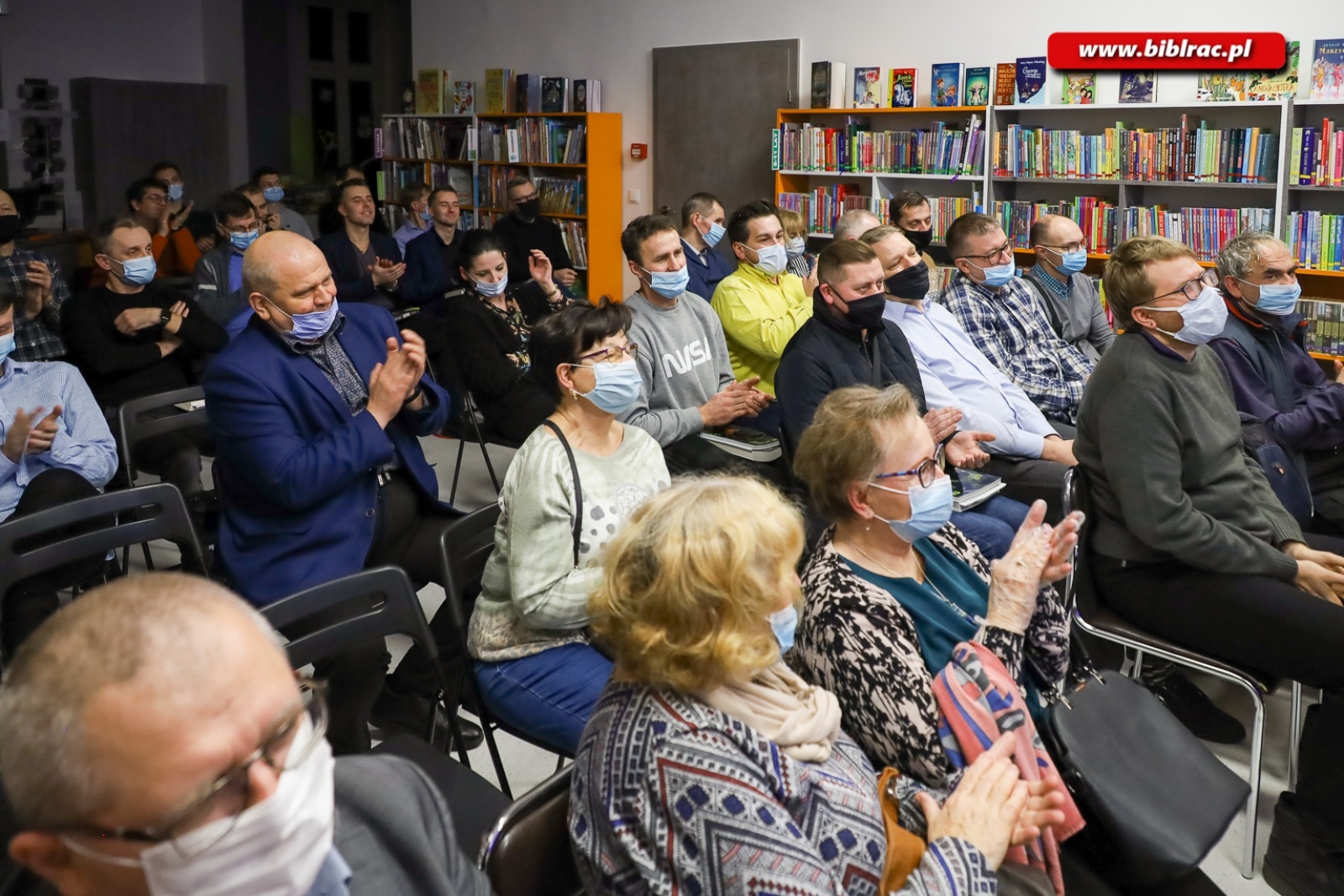 Zdjęcie w galerii na portalu naszraciborz.pl: Zbigniew Czendlik i Michał Listkiewicz na spotkaniu noworocznym w bibliotece wiadomości z regionu