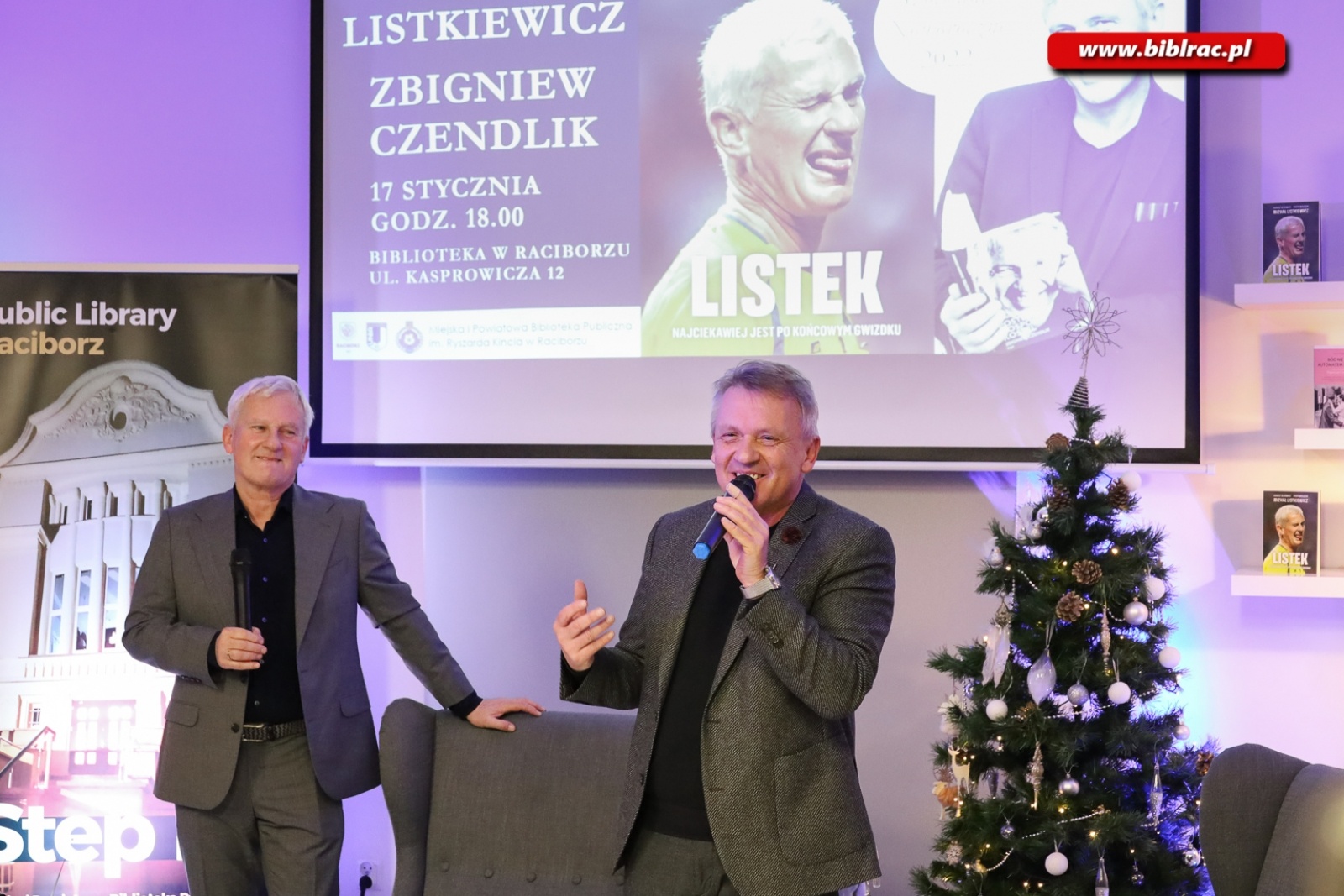 Zdjęcie w galerii na portalu naszraciborz.pl: Zbigniew Czendlik i Michał Listkiewicz na spotkaniu noworocznym w bibliotece wiadomości z regionu