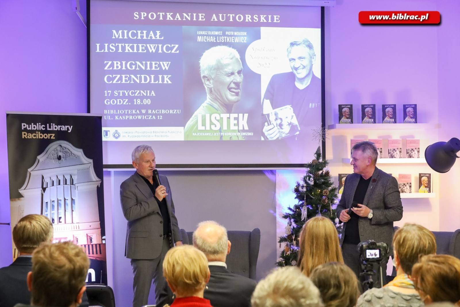 Zdjęcie w galerii na portalu naszraciborz.pl: Zbigniew Czendlik i Michał Listkiewicz na spotkaniu noworocznym w bibliotece wiadomości z regionu