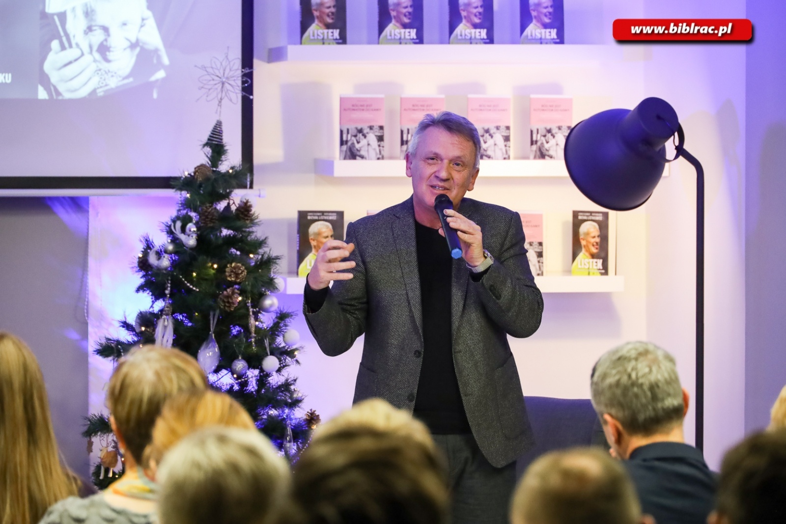 Zdjęcie w galerii na portalu naszraciborz.pl: Zbigniew Czendlik i Michał Listkiewicz na spotkaniu noworocznym w bibliotece wiadomości z regionu