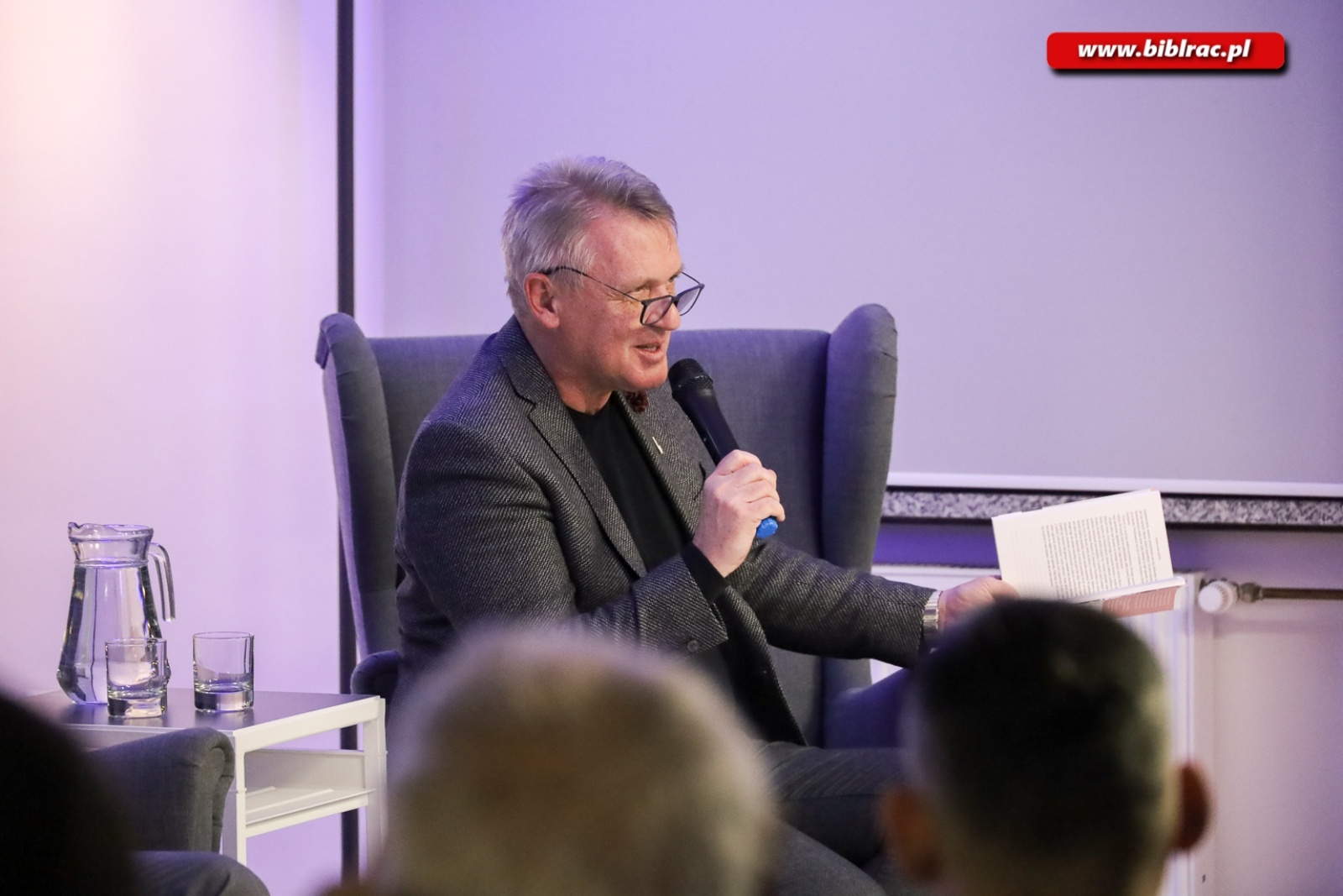 Zdjęcie w galerii na portalu naszraciborz.pl: Zbigniew Czendlik i Michał Listkiewicz na spotkaniu noworocznym w bibliotece wiadomości z regionu