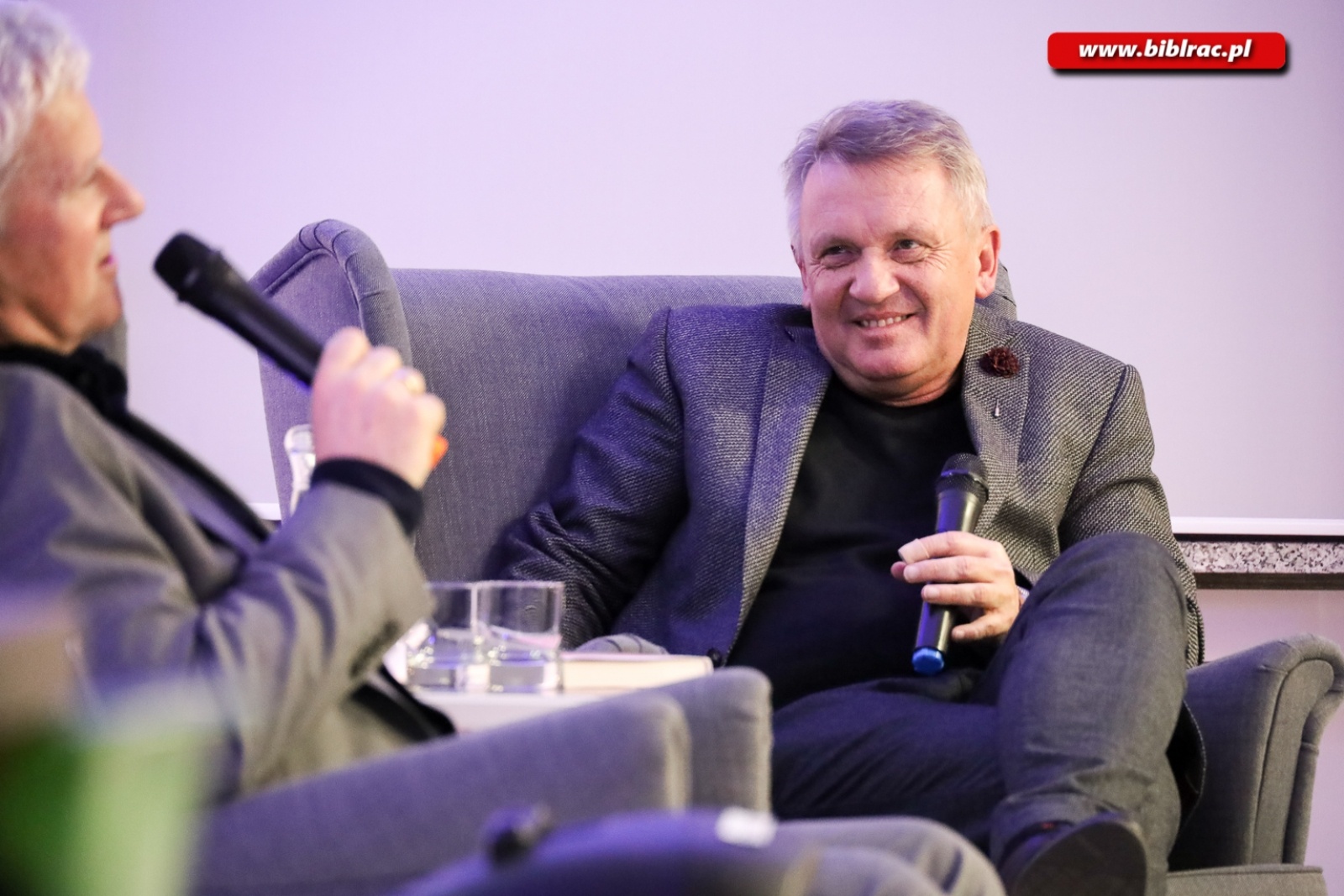 Zdjęcie w galerii na portalu naszraciborz.pl: Zbigniew Czendlik i Michał Listkiewicz na spotkaniu noworocznym w bibliotece wiadomości z regionu