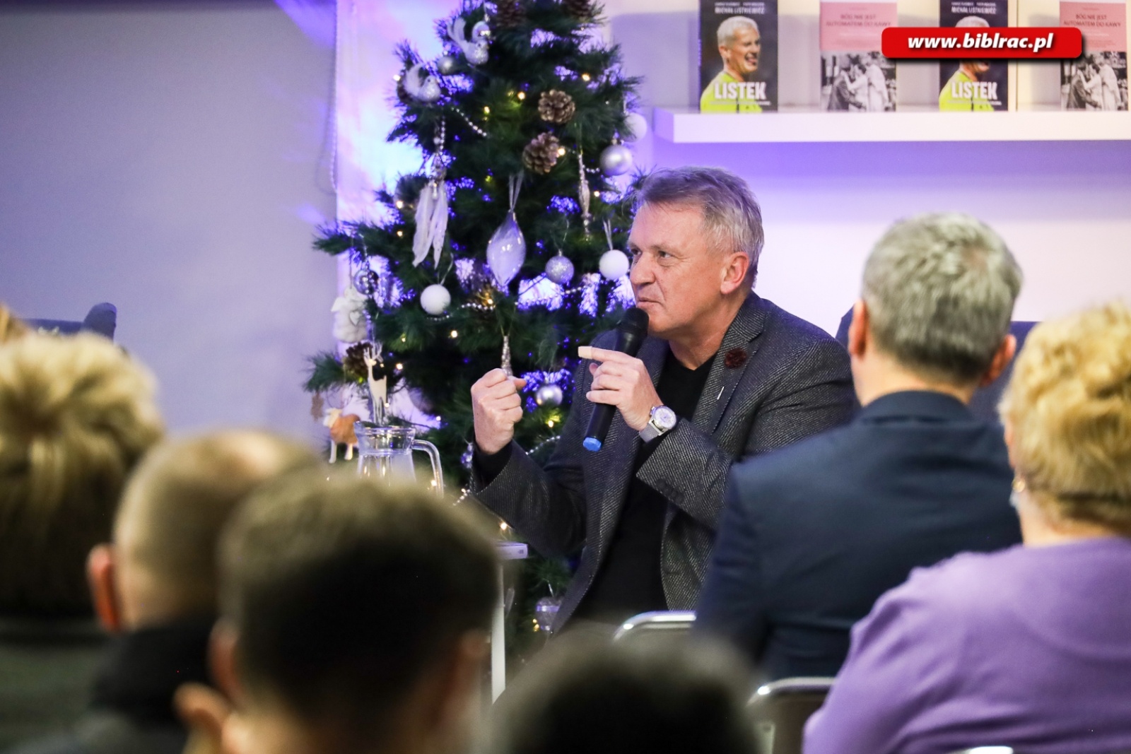 Zdjęcie w galerii na portalu naszraciborz.pl: Zbigniew Czendlik i Michał Listkiewicz na spotkaniu noworocznym w bibliotece wiadomości z regionu