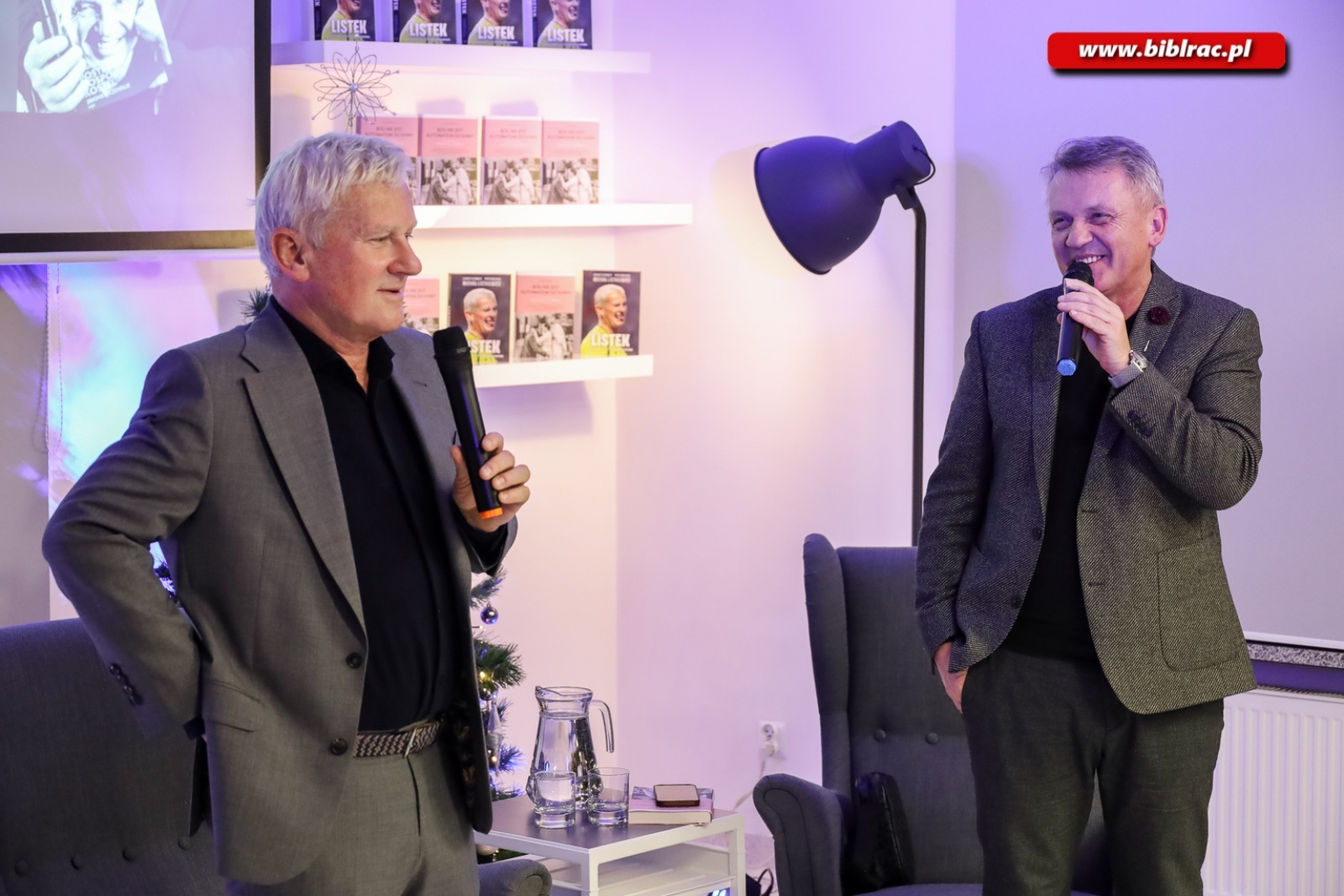 Zdjęcie w galerii na portalu naszraciborz.pl: Zbigniew Czendlik i Michał Listkiewicz na spotkaniu noworocznym w bibliotece wiadomości z regionu