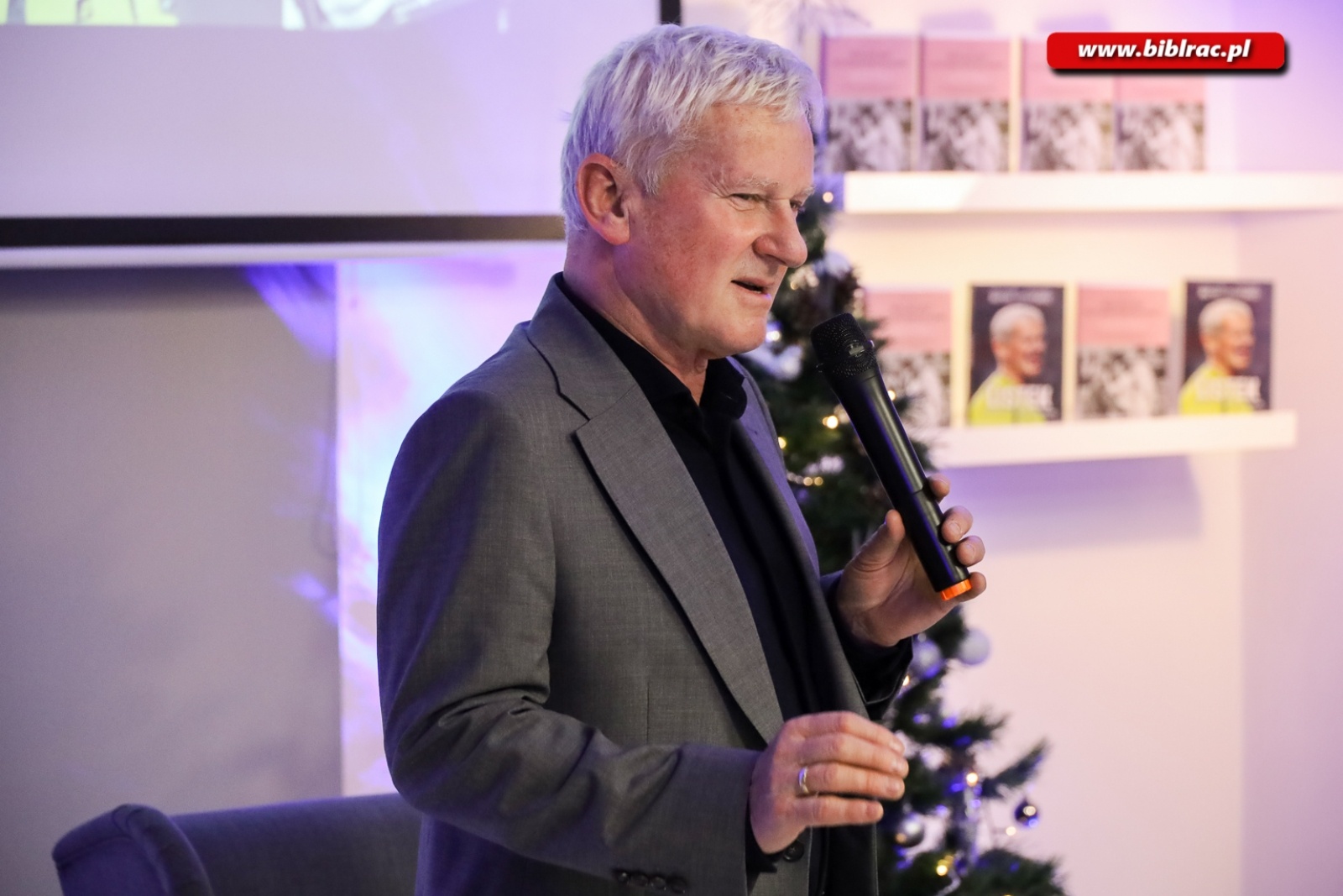 Zdjęcie w galerii na portalu naszraciborz.pl: Zbigniew Czendlik i Michał Listkiewicz na spotkaniu noworocznym w bibliotece wiadomości z regionu