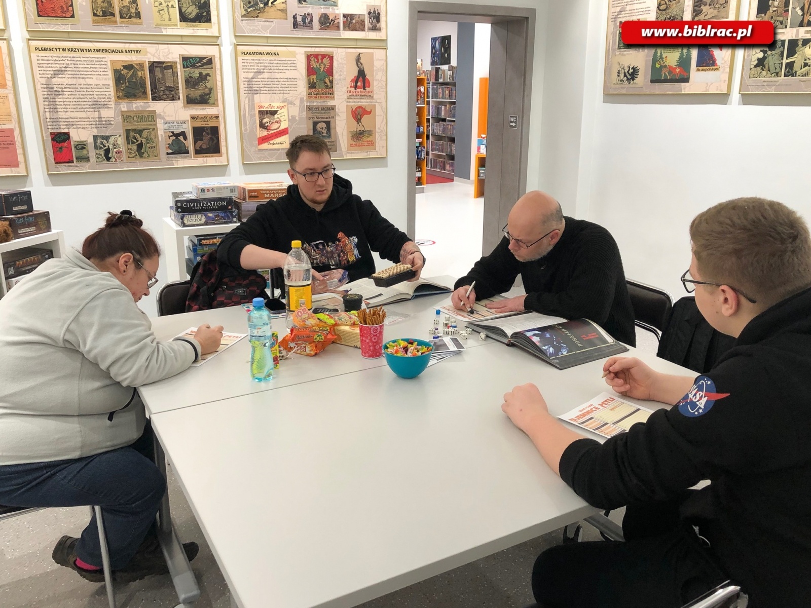 Zdjęcie w galerii na portalu naszraciborz.pl: Biblioteka otwiera kolejne kluby gier planszowych wiadomości z regionu