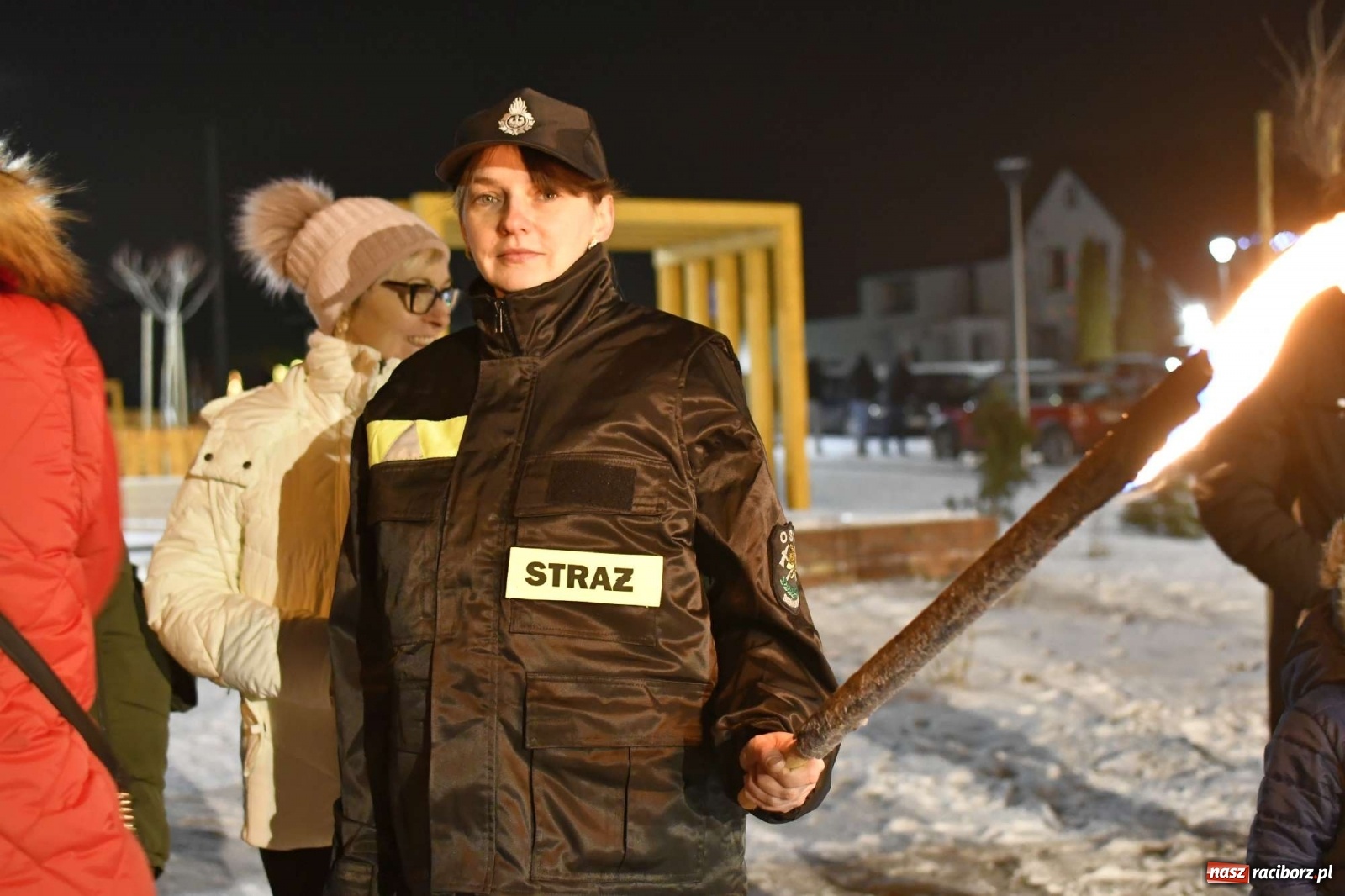 Zdjęcie w galerii na portalu naszraciborz.pl: Strażacka parada pokoleń w Bieńkowicach, czyli powitanie nowego volvo wiadomości z regionu
