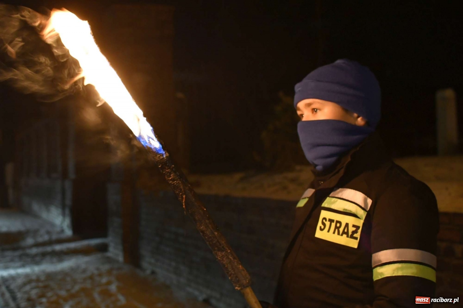 Zdjęcie w galerii na portalu naszraciborz.pl: Strażacka parada pokoleń w Bieńkowicach, czyli powitanie nowego volvo wiadomości z regionu