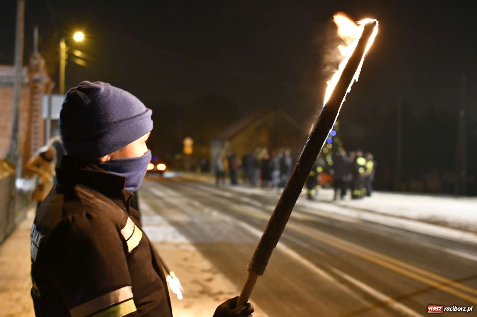 Zdjęcie w galerii na portalu naszraciborz.pl: Strażacka parada pokoleń w Bieńkowicach, czyli powitanie nowego volvo wiadomości z regionu