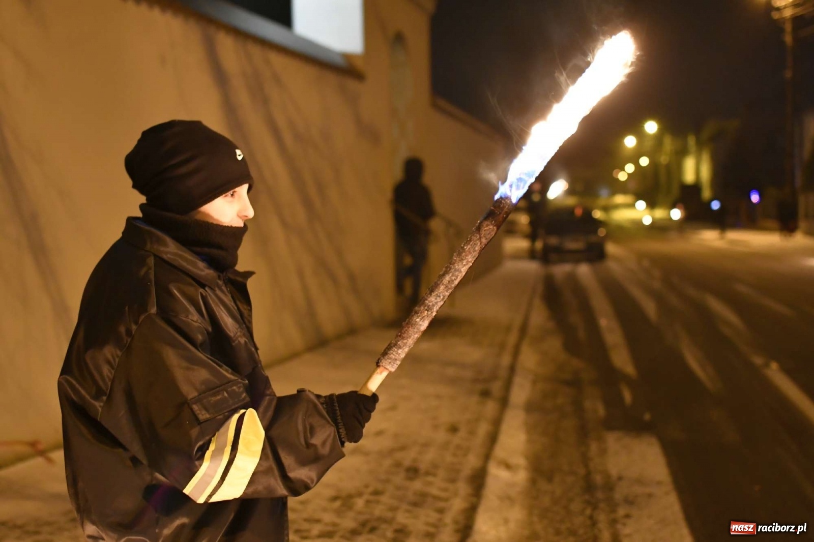 Zdjęcie w galerii na portalu naszraciborz.pl: Strażacka parada pokoleń w Bieńkowicach, czyli powitanie nowego volvo wiadomości z regionu