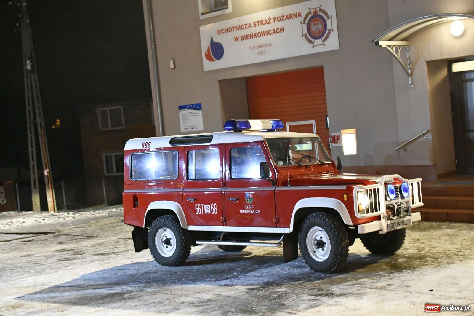 Zdjęcie w galerii na portalu naszraciborz.pl: Strażacka parada pokoleń w Bieńkowicach, czyli powitanie nowego volvo wiadomości z regionu