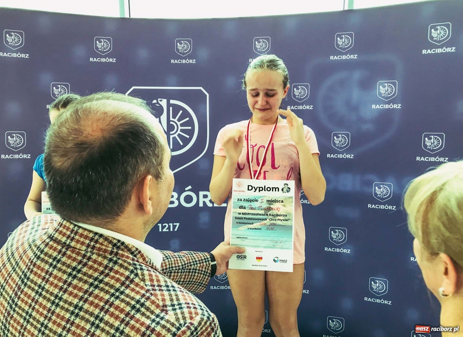 Zdjęcie w galerii na portalu naszraciborz.pl: Chcę pływać! W H2Ostróg odbyły się mistrzostwa szkół i szkółek [FOTO i WIDEO] wiadomości z regionu