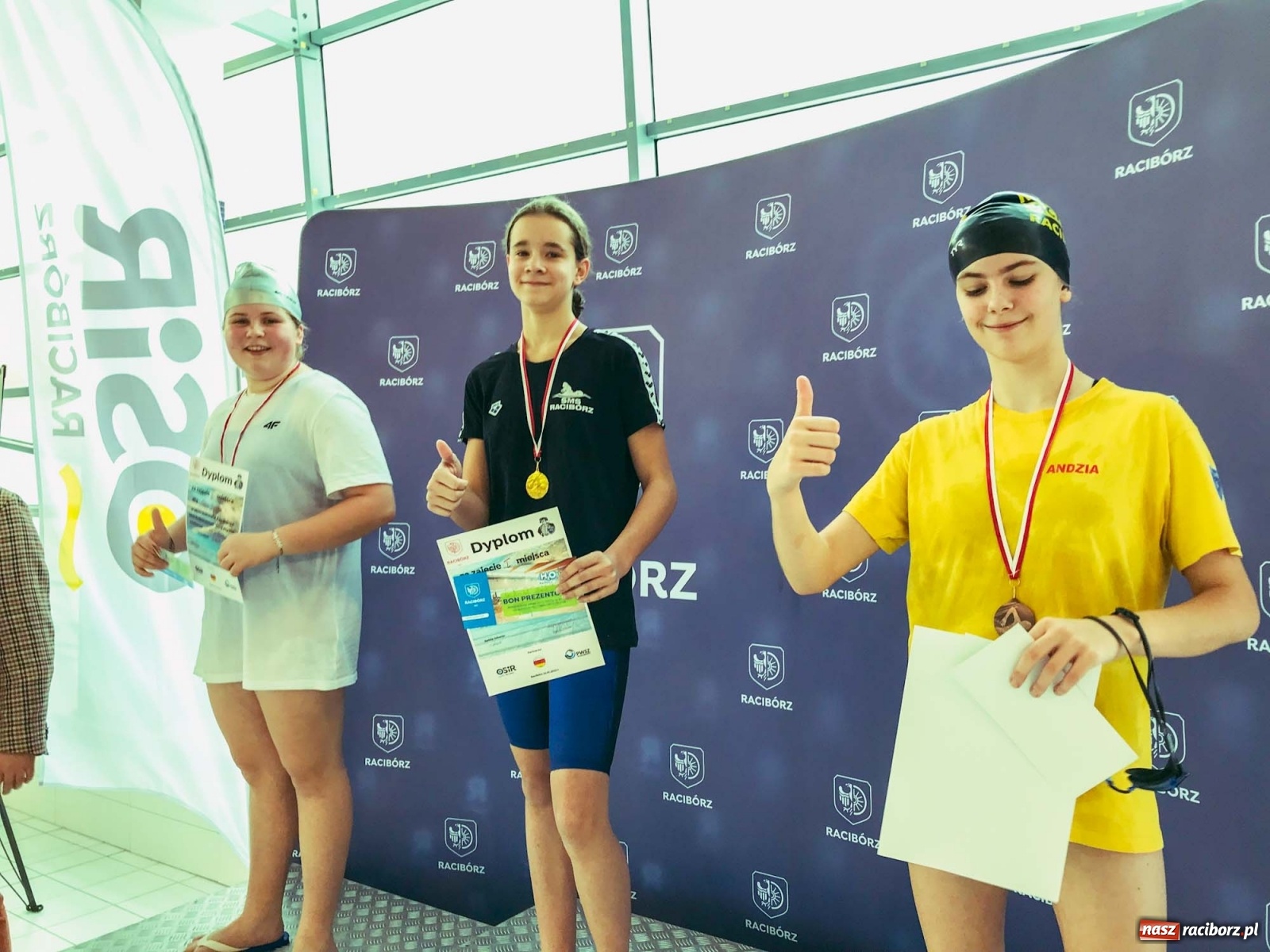 Zdjęcie w galerii na portalu naszraciborz.pl: Chcę pływać! W H2Ostróg odbyły się mistrzostwa szkół i szkółek [FOTO i WIDEO] wiadomości z regionu