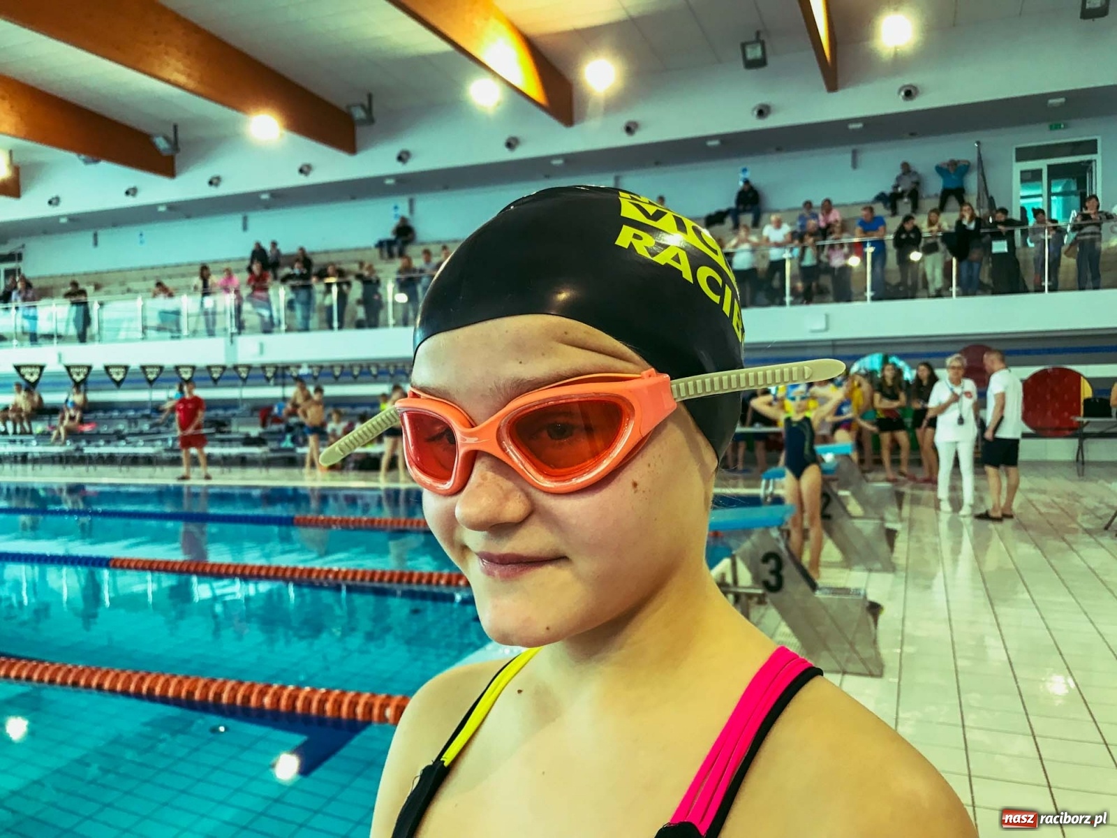 Zdjęcie w galerii na portalu naszraciborz.pl: Chcę pływać! W H2Ostróg odbyły się mistrzostwa szkół i szkółek [FOTO i WIDEO] wiadomości z regionu