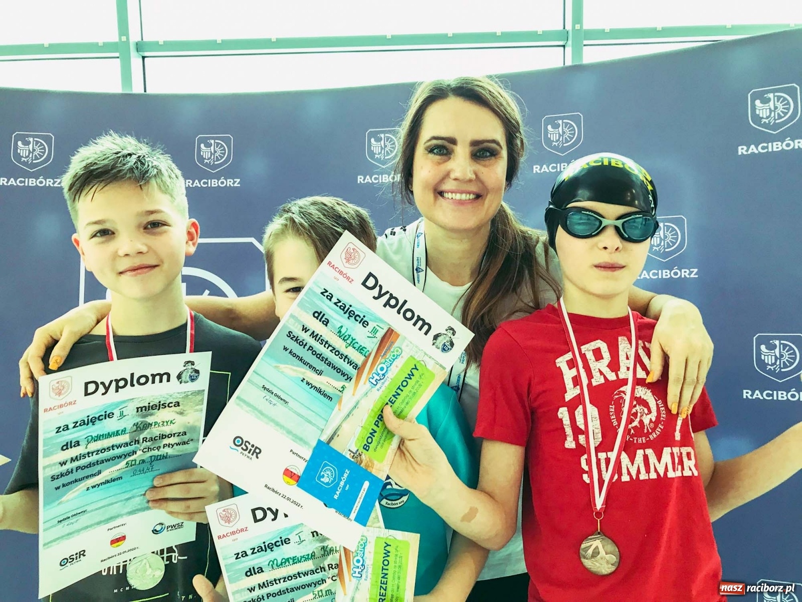 Zdjęcie w galerii na portalu naszraciborz.pl: Chcę pływać! W H2Ostróg odbyły się mistrzostwa szkół i szkółek [FOTO i WIDEO] wiadomości z regionu