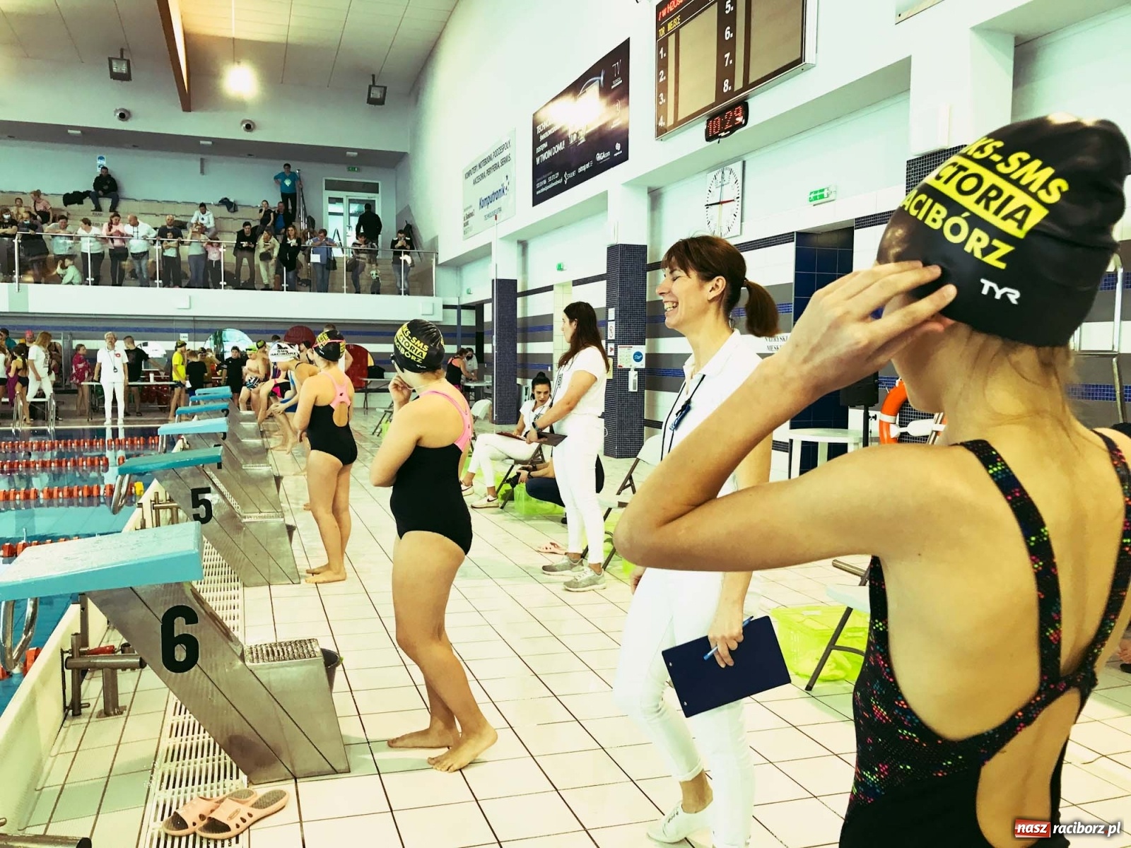 Zdjęcie w galerii na portalu naszraciborz.pl: Chcę pływać! W H2Ostróg odbyły się mistrzostwa szkół i szkółek [FOTO i WIDEO] wiadomości z regionu