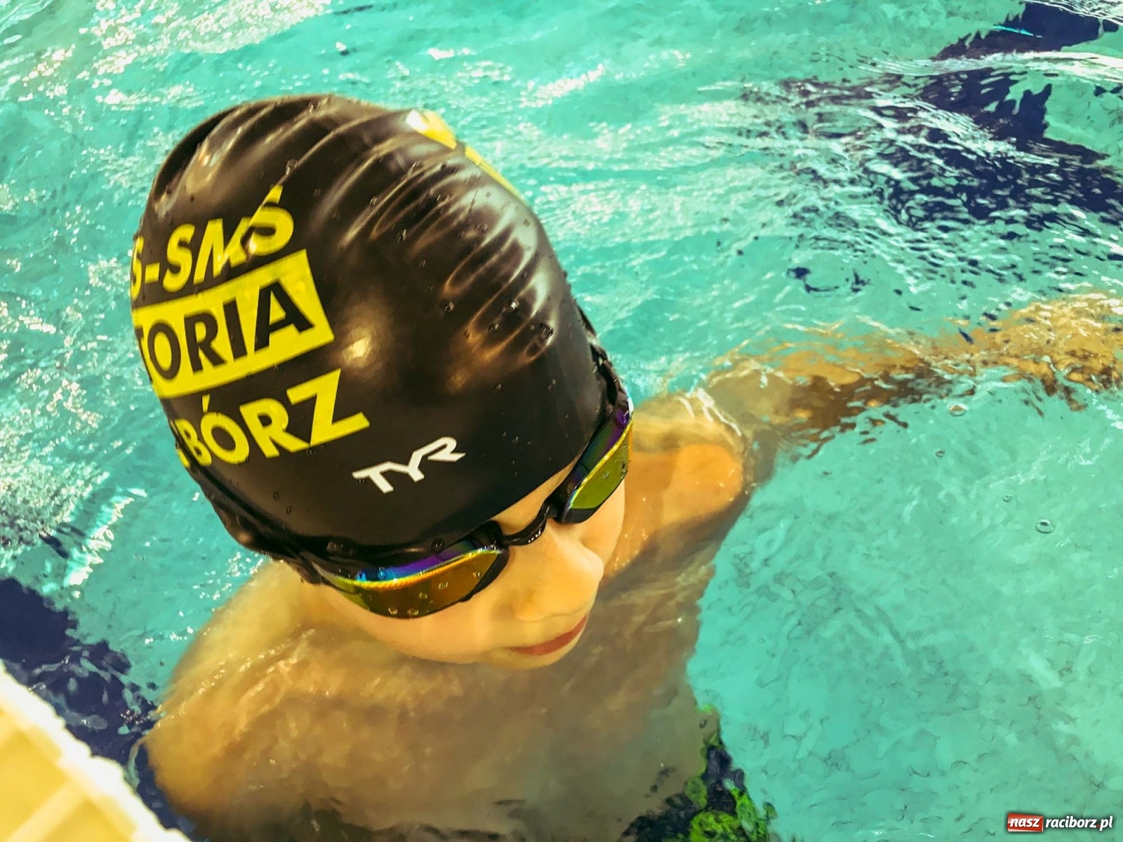 Zdjęcie w galerii na portalu naszraciborz.pl: Chcę pływać! W H2Ostróg odbyły się mistrzostwa szkół i szkółek [FOTO i WIDEO] wiadomości z regionu