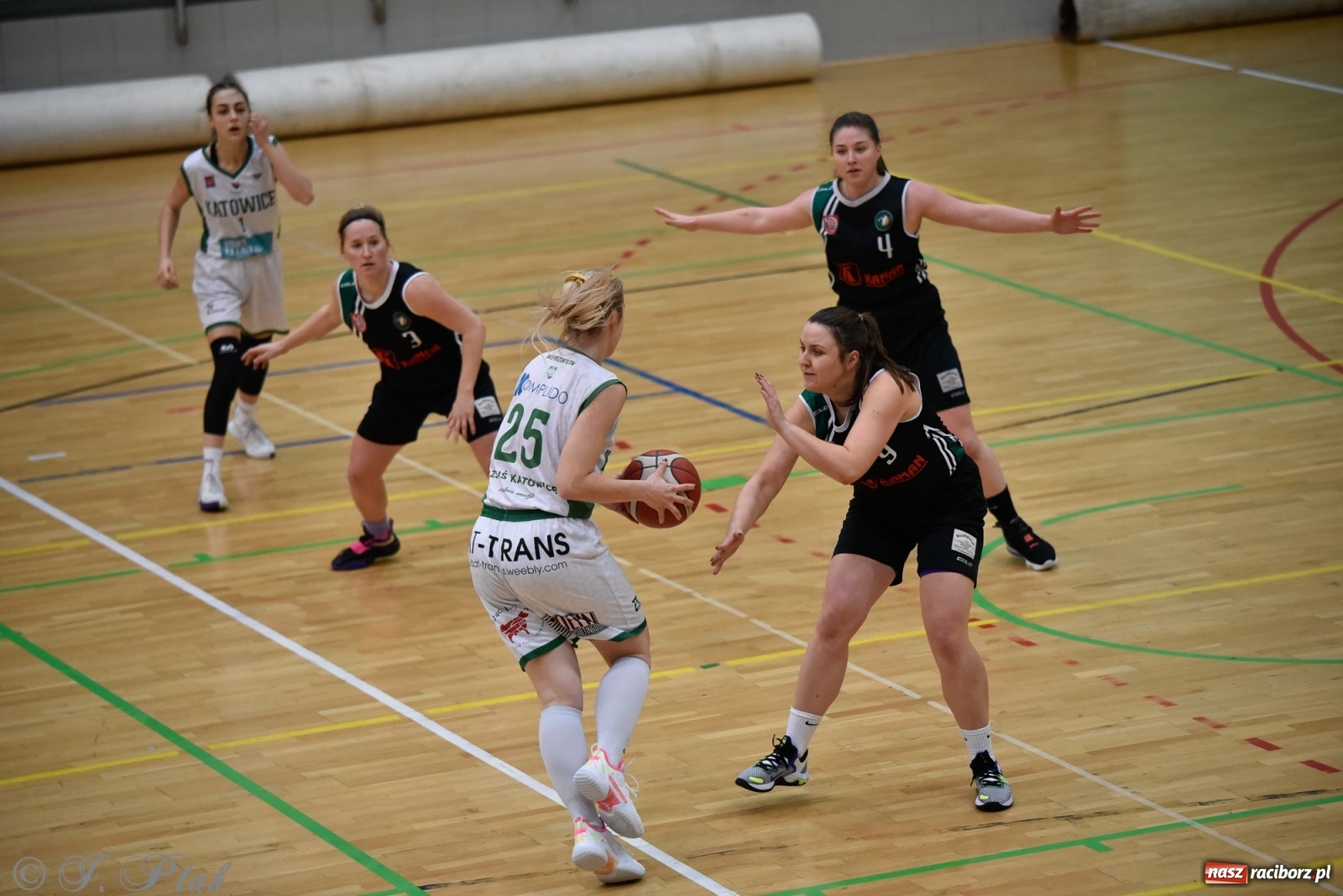 Zdjęcie w galerii na portalu naszraciborz.pl: Osłabione RKK nie sprostało Katowicom [FOTO] wiadomości z regionu