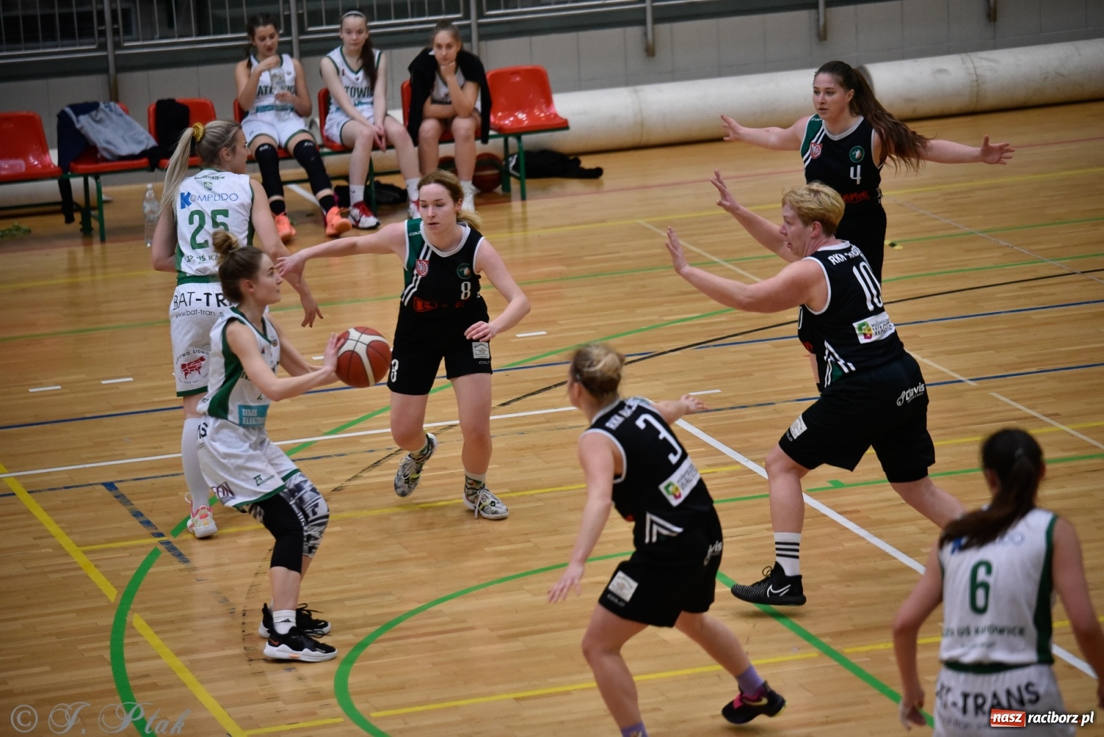 Zdjęcie w galerii na portalu naszraciborz.pl: Osłabione RKK nie sprostało Katowicom [FOTO] wiadomości z regionu