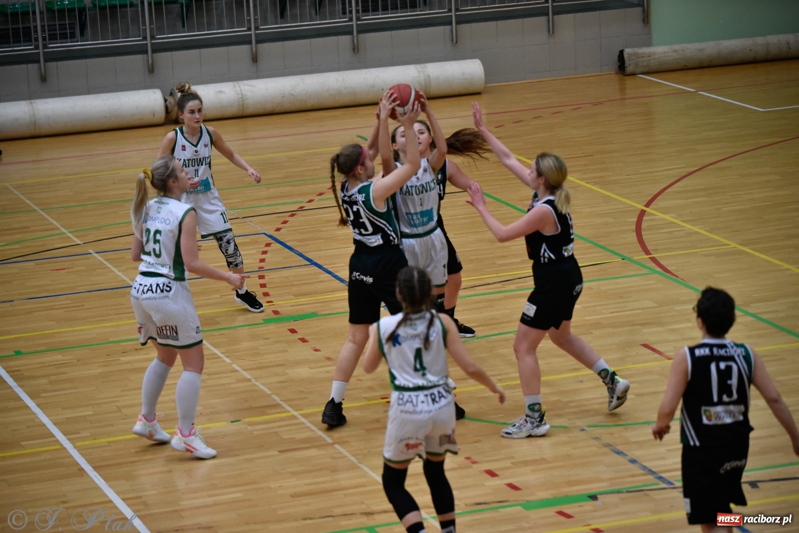 Zdjęcie w galerii na portalu naszraciborz.pl: Osłabione RKK nie sprostało Katowicom [FOTO] wiadomości z regionu