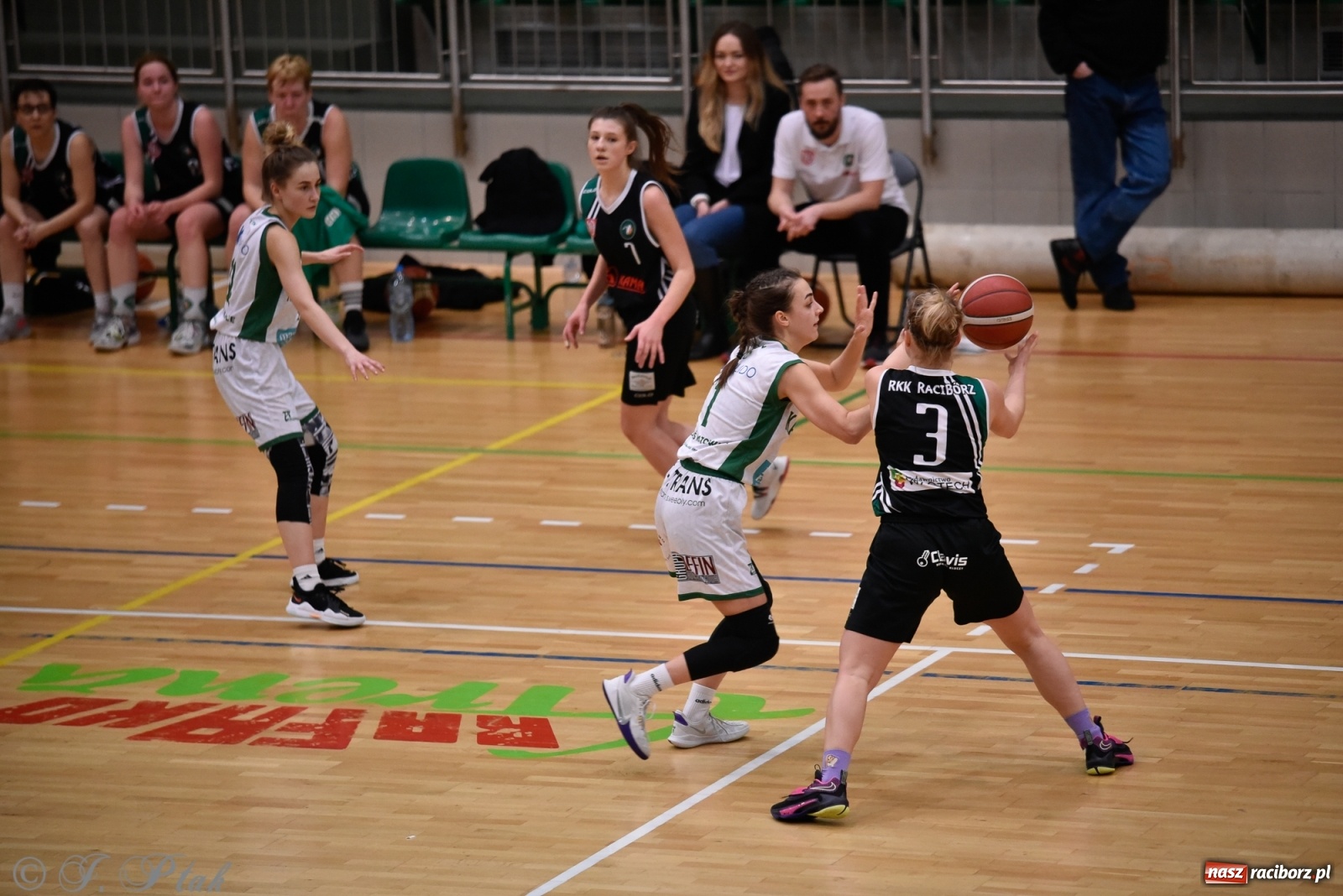 Zdjęcie w galerii na portalu naszraciborz.pl: Osłabione RKK nie sprostało Katowicom [FOTO] wiadomości z regionu