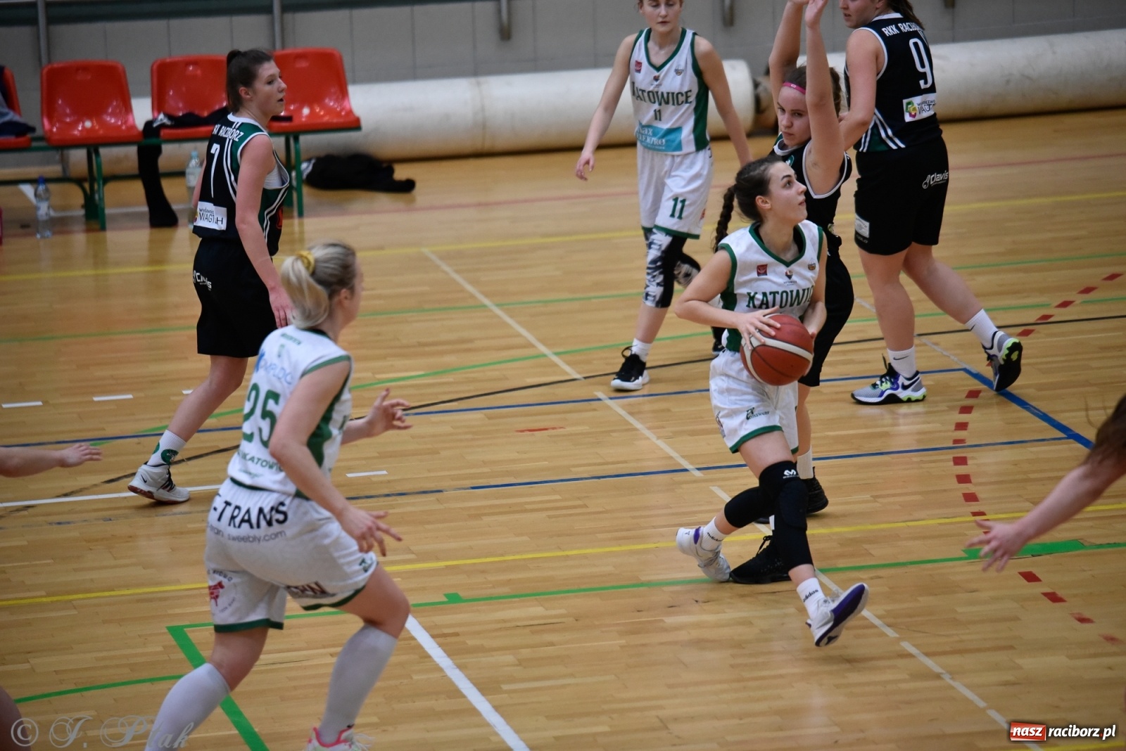 Zdjęcie w galerii na portalu naszraciborz.pl: Osłabione RKK nie sprostało Katowicom [FOTO] wiadomości z regionu