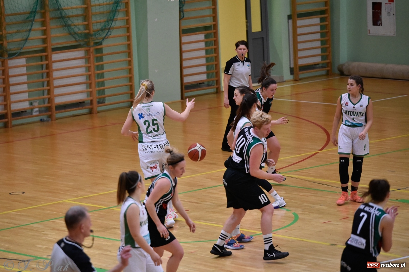 Zdjęcie w galerii na portalu naszraciborz.pl: Osłabione RKK nie sprostało Katowicom [FOTO] wiadomości z regionu