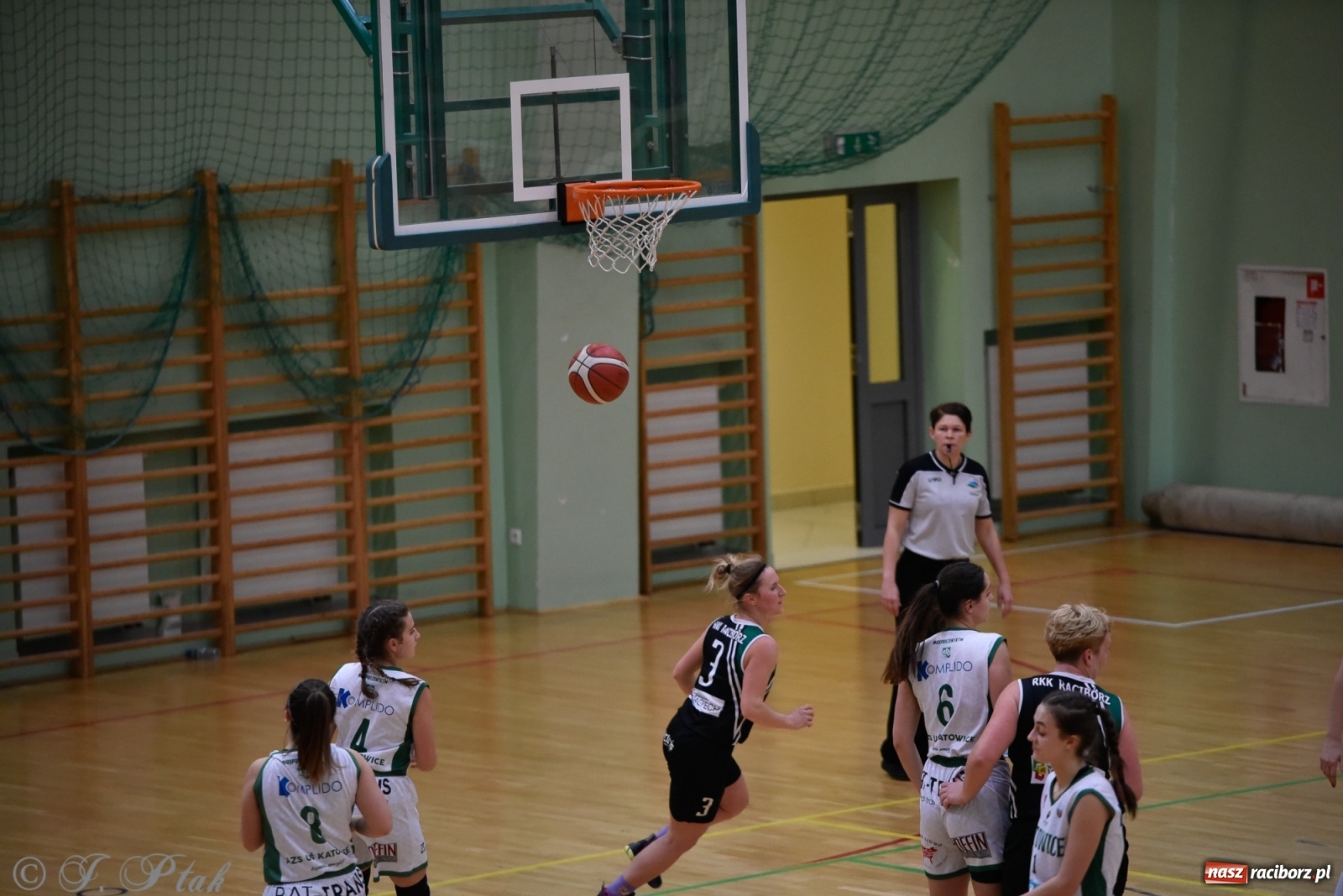 Zdjęcie w galerii na portalu naszraciborz.pl: Osłabione RKK nie sprostało Katowicom [FOTO] wiadomości z regionu