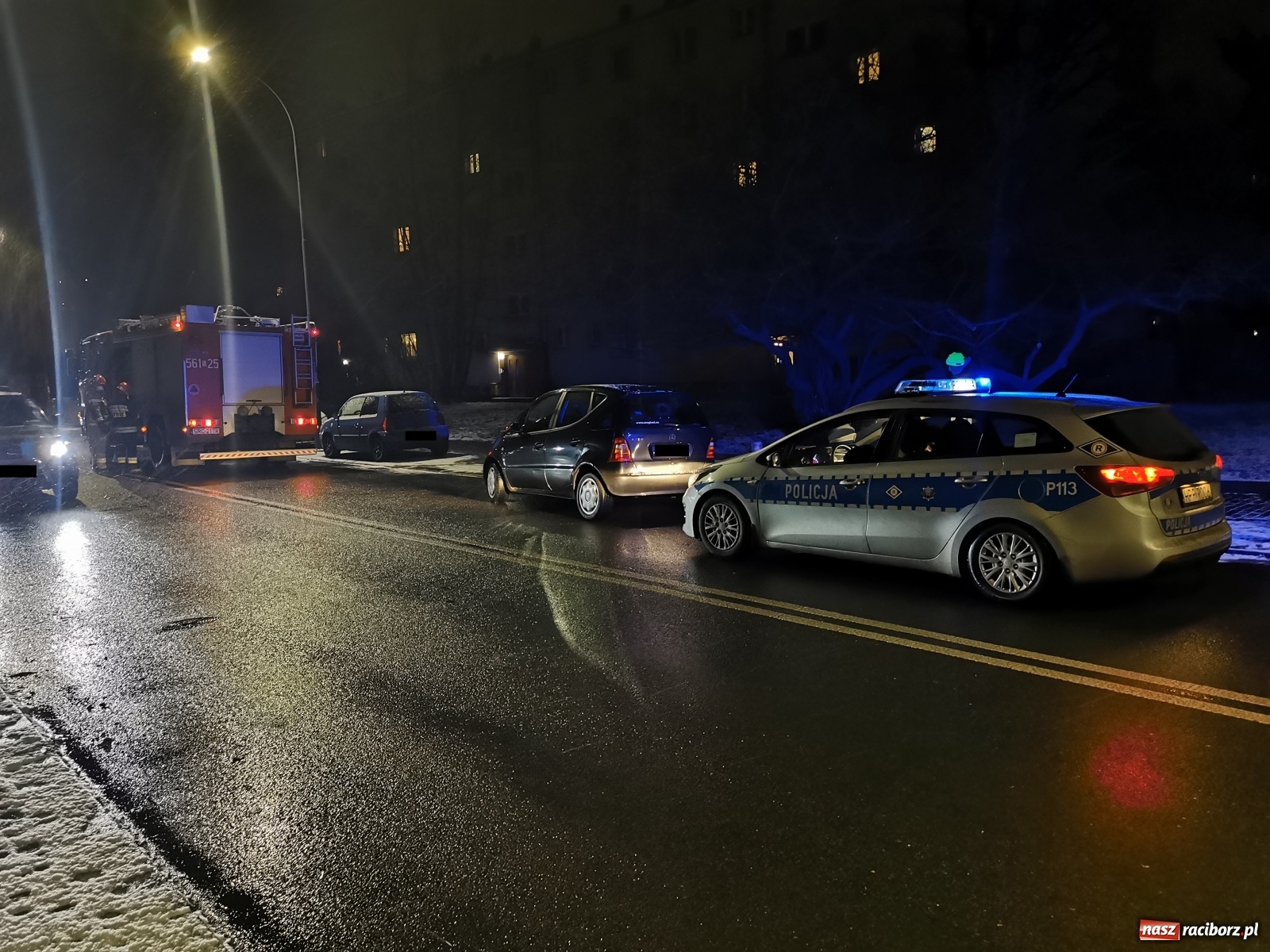 Zdjęcie w galerii na portalu naszraciborz.pl: Raport 998. Skoda i mercedes zderzyły się na Ogrodowej. 30-latka zatruła się czadem wiadomości z regionu