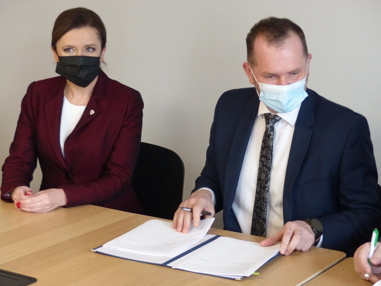 Zdjęcie w galerii na portalu naszraciborz.pl: Podpisano umowę na rozbudowę kanalizacji deszczowej w Borucinie. Wieś nie będzie już zalewana wiadomości z regionu