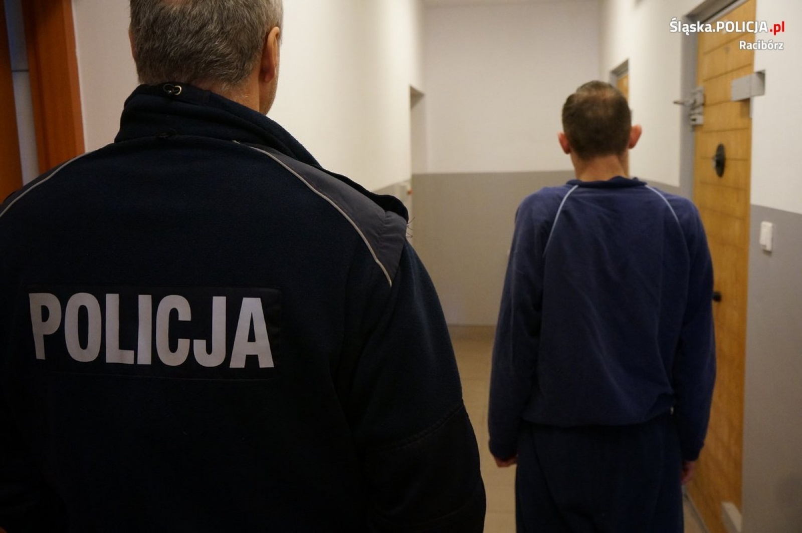 Zdjęcie w galerii na portalu naszraciborz.pl: Zdradziło ich nerwowe zachowanie. Dopalacze i narkotyki w passacie [FOTO] wiadomości z regionu