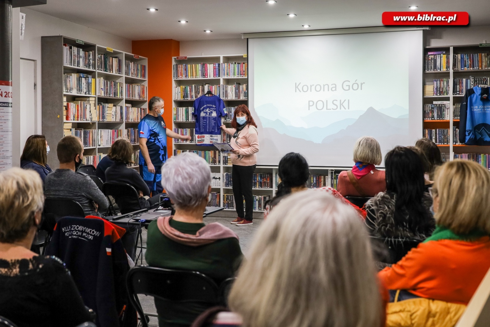 Zdjęcie w galerii na portalu naszraciborz.pl: Korona Gór Polski – góry dla każdego? Andrzej Kuśnierz w bibliotece na Ostrogu wiadomości z regionu