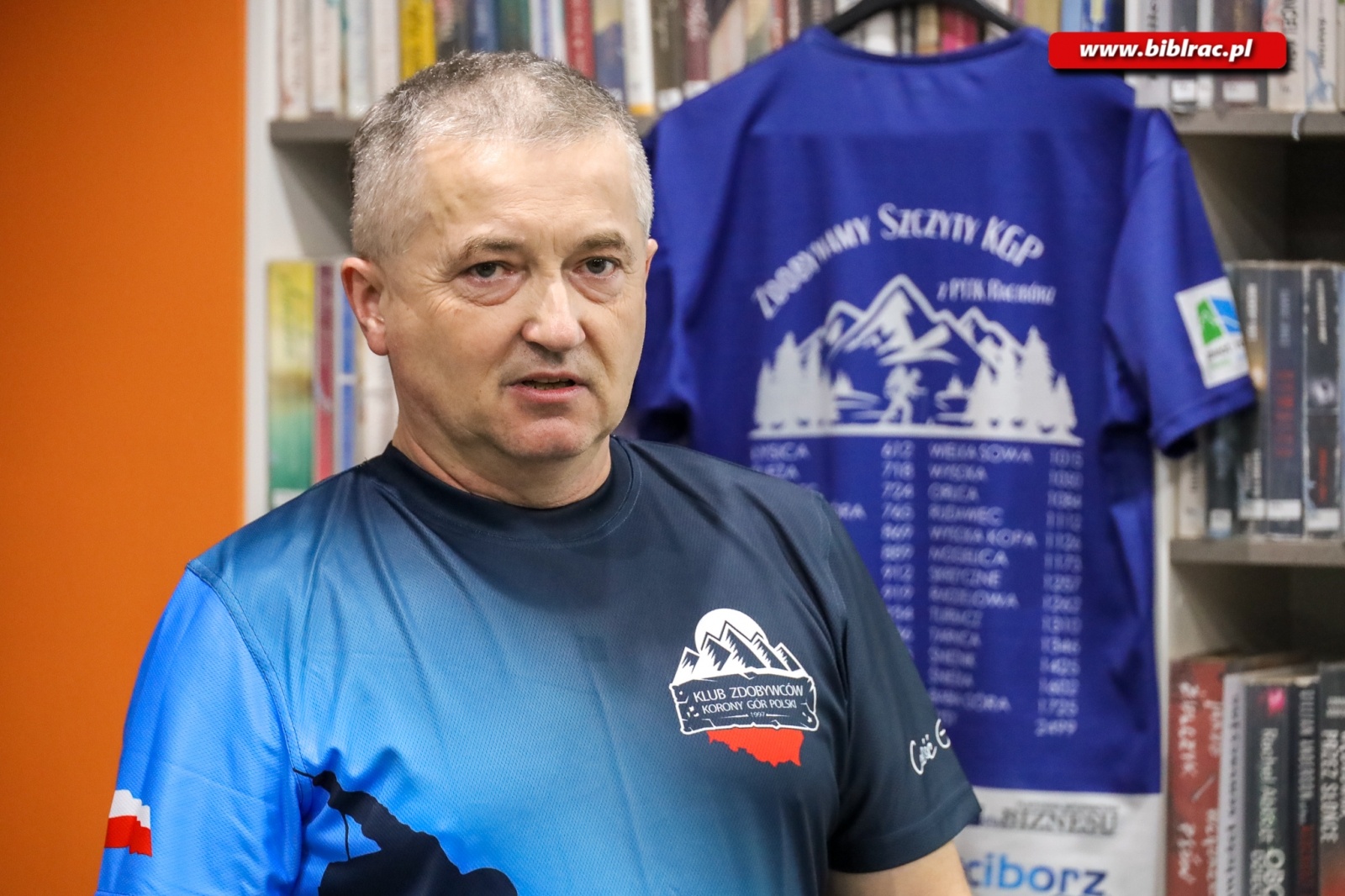 Zdjęcie w galerii na portalu naszraciborz.pl: Korona Gór Polski – góry dla każdego? Andrzej Kuśnierz w bibliotece na Ostrogu wiadomości z regionu
