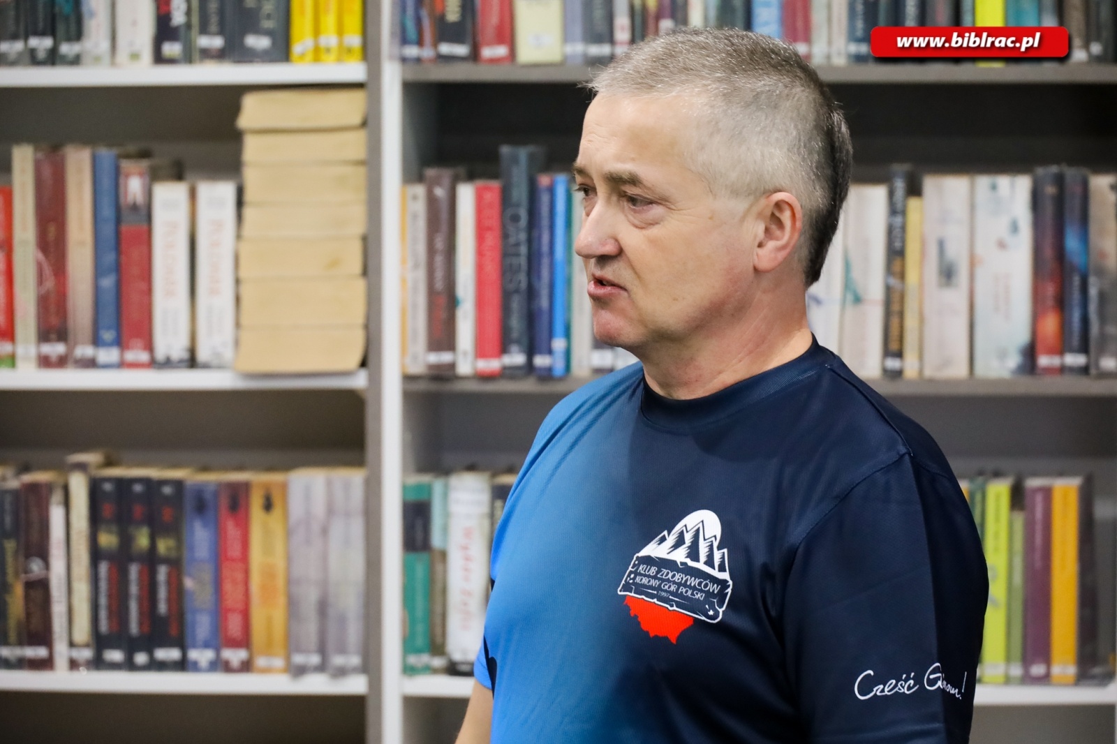 Zdjęcie w galerii na portalu naszraciborz.pl: Korona Gór Polski – góry dla każdego? Andrzej Kuśnierz w bibliotece na Ostrogu wiadomości z regionu